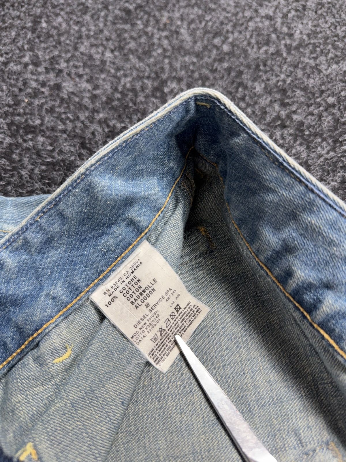 Diesel 90s Retro Diesel P-Hush Y2K Low Rise Flared Denim Jeans Size 27" / US 4 / IT 40 - 13 Thumbnail