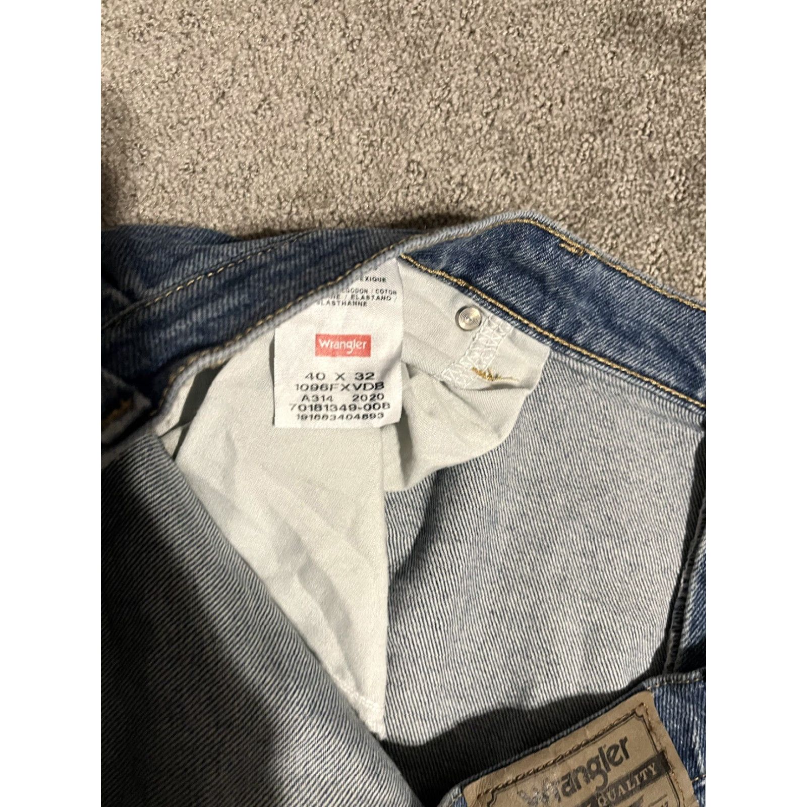 Wrangler Wrangler Jeans Regular 100% Cotton Blue Denim Size 40x32 Distressed Mens Regular Fit Stretch Cotton Blend Zipper Logo Cowgirl? (Note: Clarify) Size US 40 / EU 56 - 6 Thumbnail