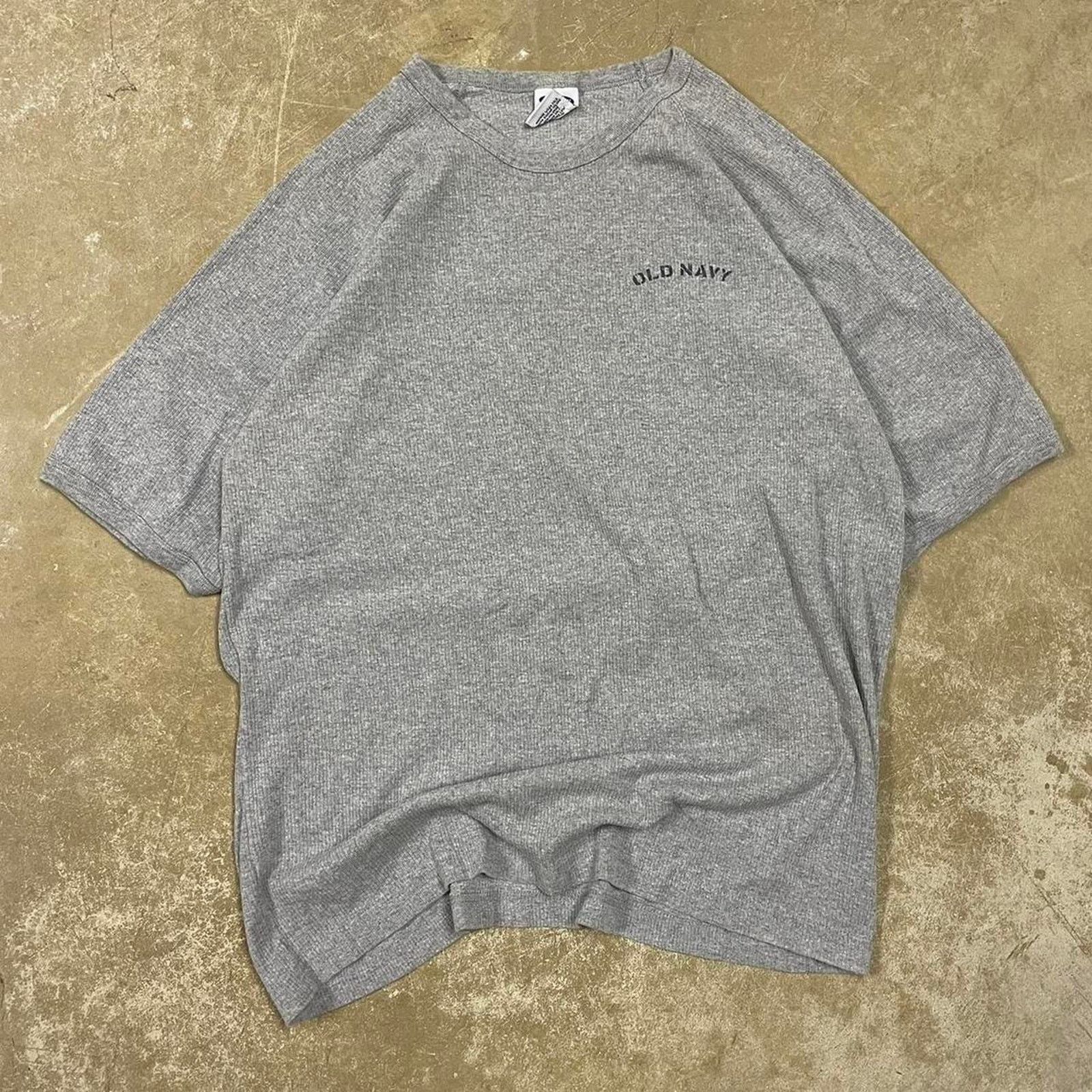 Old Navy Old Navy grey tee with embroidered logo Size L Size US L / EU 52-54 / 3 - 1 Thumbnail