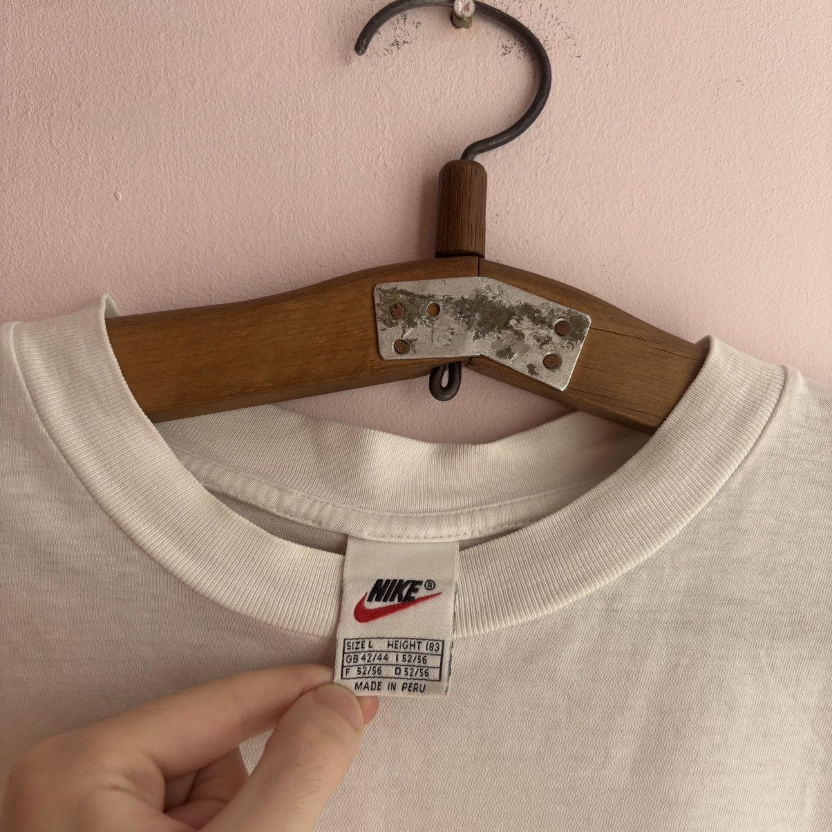 Nike Vintage Rare 90s Nike Center Swoosh Boxy Tee Archive Style Size US L / EU 52-54 / 3 - 4 Thumbnail