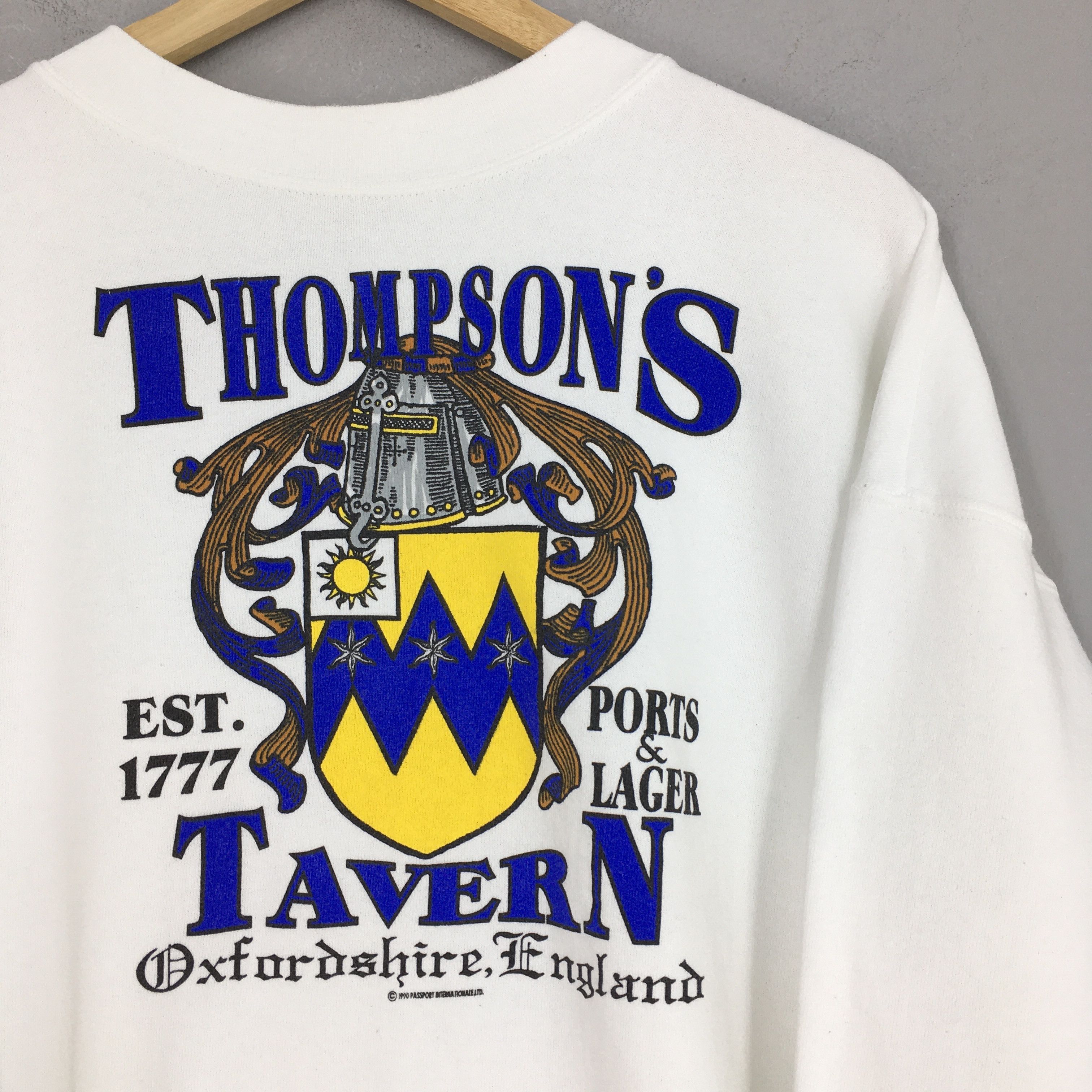NCAA × Vintage Vintage Thompson's Tavern Oxfordshire Sweatshirt XLarge Size US XL / EU 56 / 4 - 2 Thumbnail