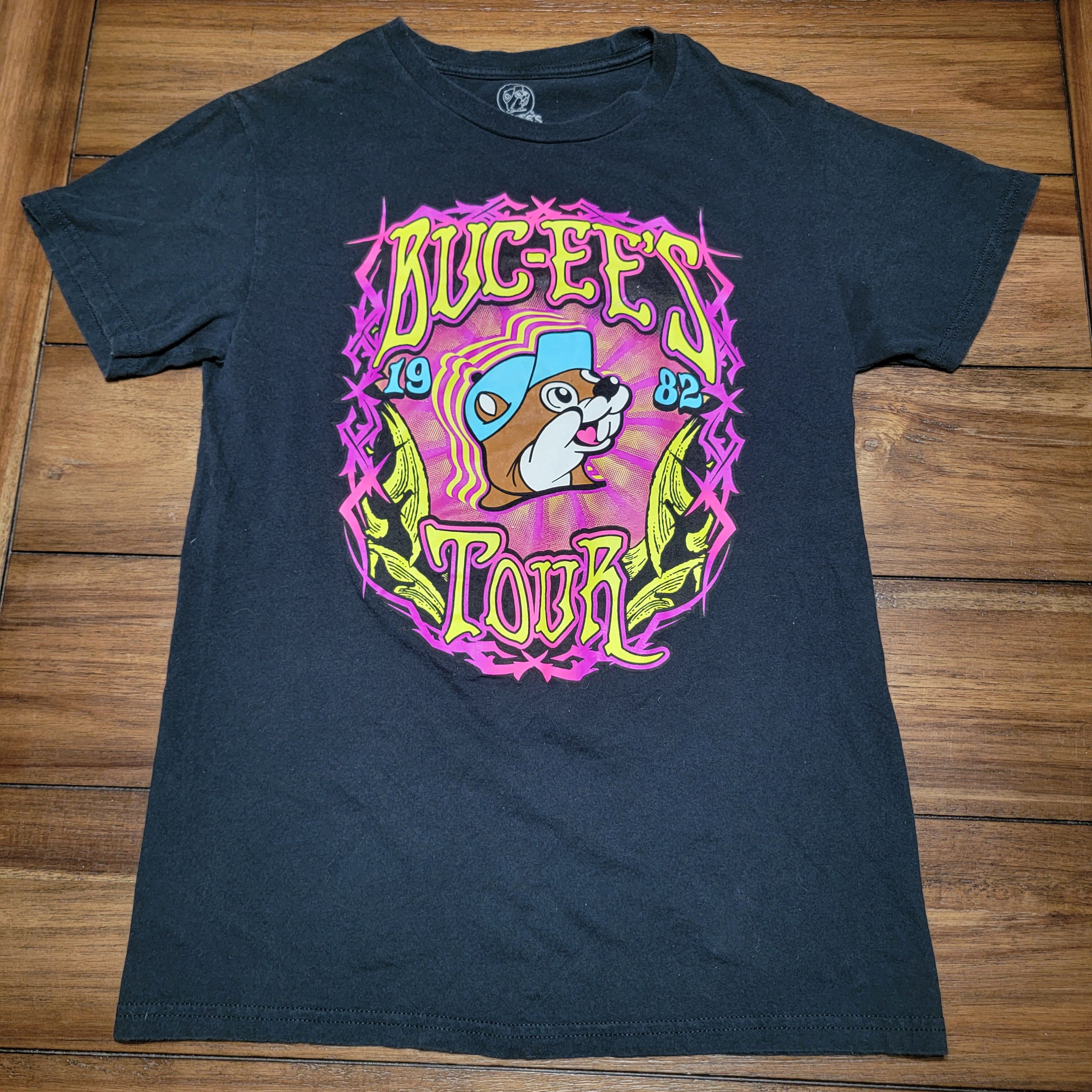 Other Buc-ee's SS Tee 1982 Tour (1st Design, OOP) - Size Small Size US S / EU 44-46 / 1 - 1 Thumbnail