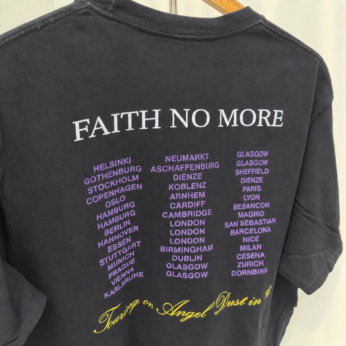 Band Tees Faith No More Angel Dust 1992 Tour T-Shirt Size US L / EU 52-54 / 3 - 4 Thumbnail