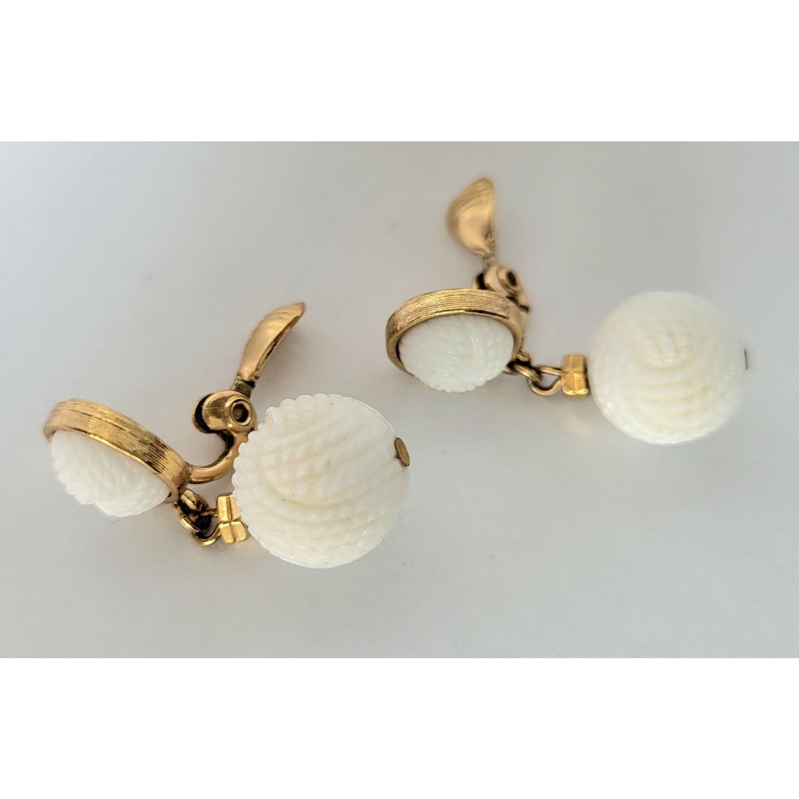 Monet Monet Set Earrings Necklace Monkey Paw White Gold Clip-On Size ONE SIZE - 11 Thumbnail
