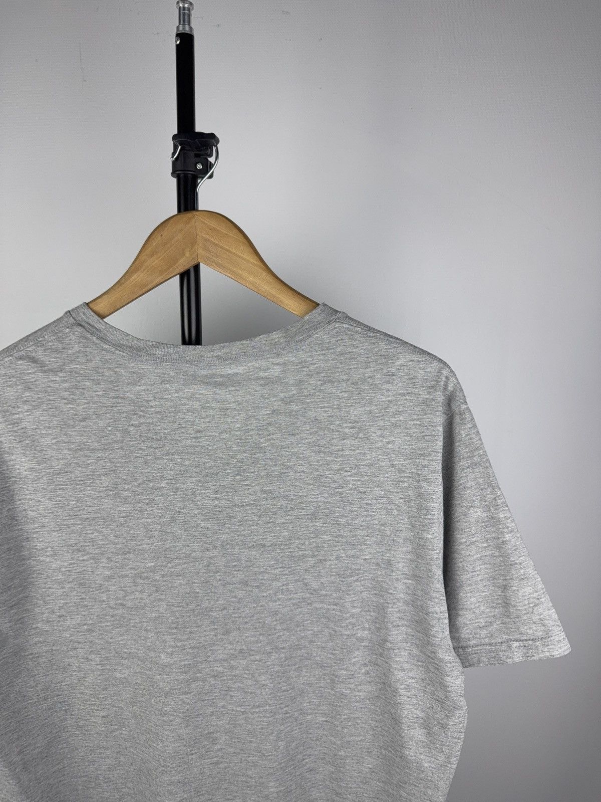 Oakley 00s Outdoor Oakley V-Neck Logo T-Shirt Gray Y2K Streetwear Size US M / EU 48-50 / 2 - 7 Thumbnail