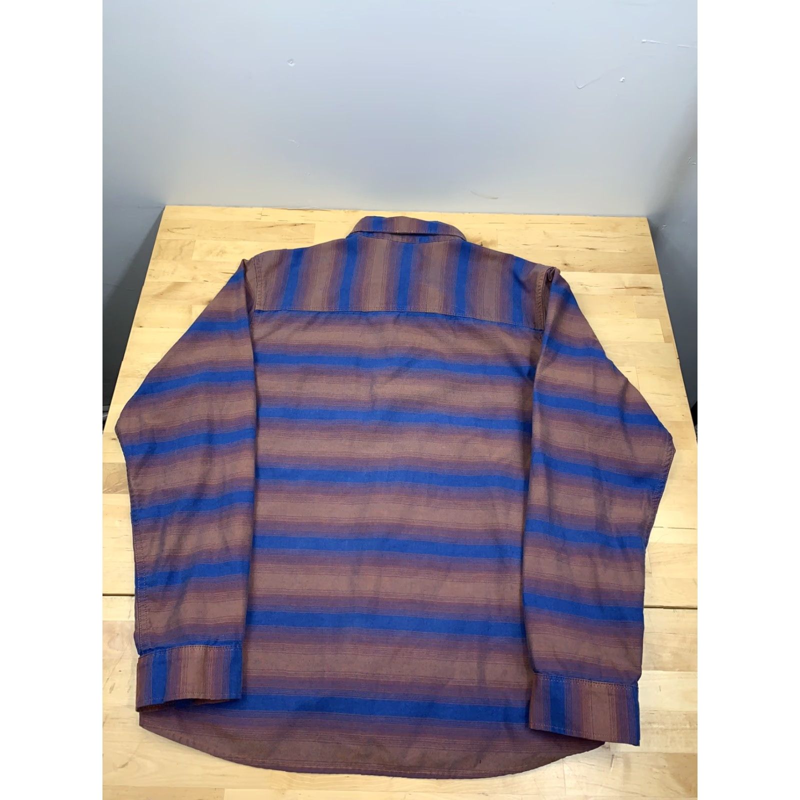 Mountain Hardwear VINTAGE Mountain Hardwear Button-Up Shirt M/L Long Sleeve Striped Blue Outdoor Casual Pockets Mens Size US L / EU 52-54 / 3 - 2 Thumbnail
