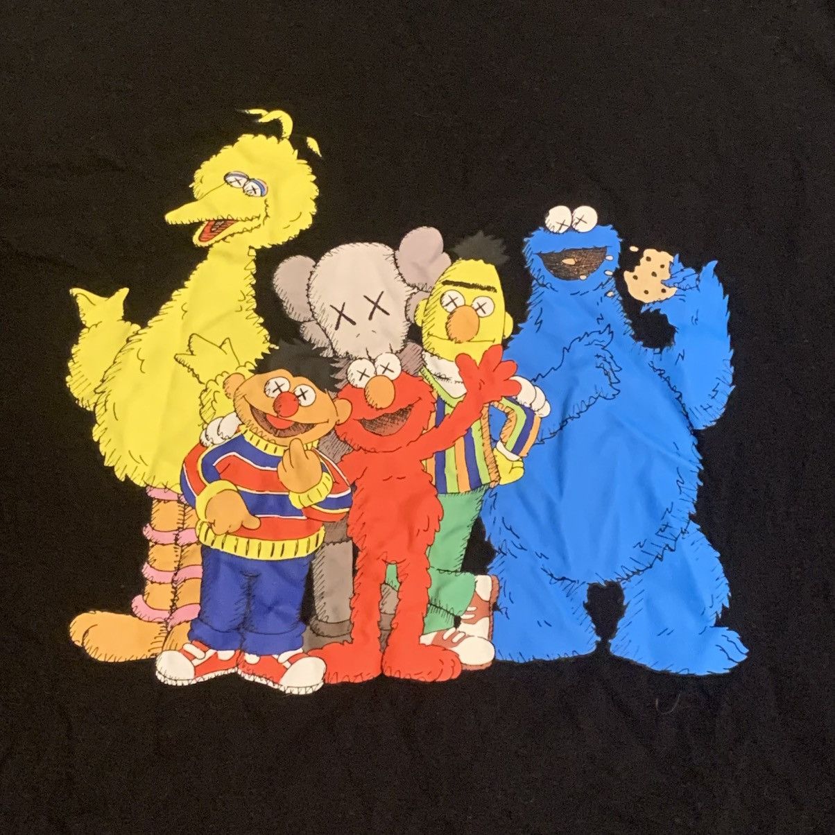 Kaws × Uniqlo RARE UNIQLO X KAWS X SESAME STREET GROUP 2 TEE Size US XL / EU 56 / 4 - 3 Thumbnail