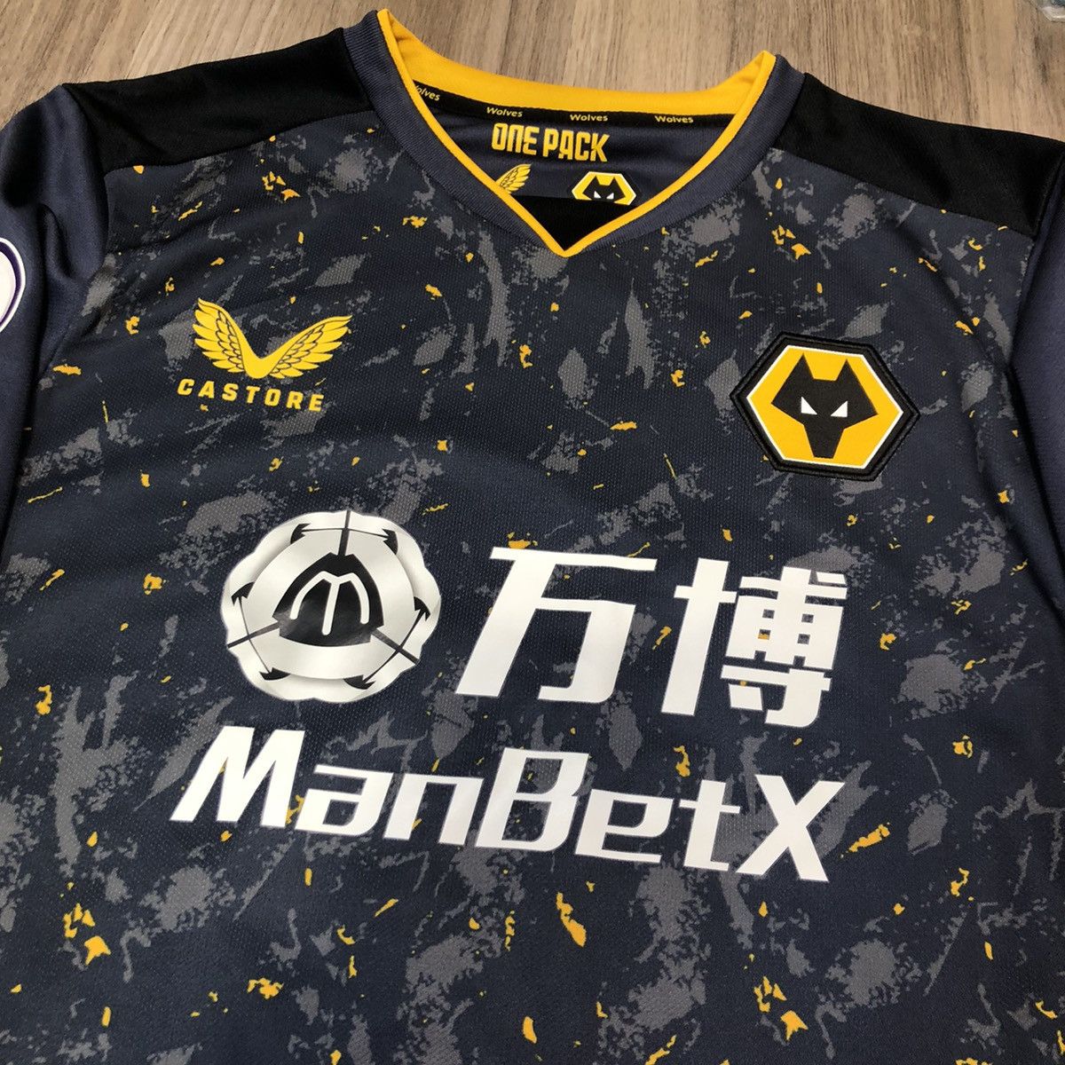 Castore Wolves 21/22 away shirt #26 Hee chan Size US S / EU 44-46 / 1 - 3 Thumbnail