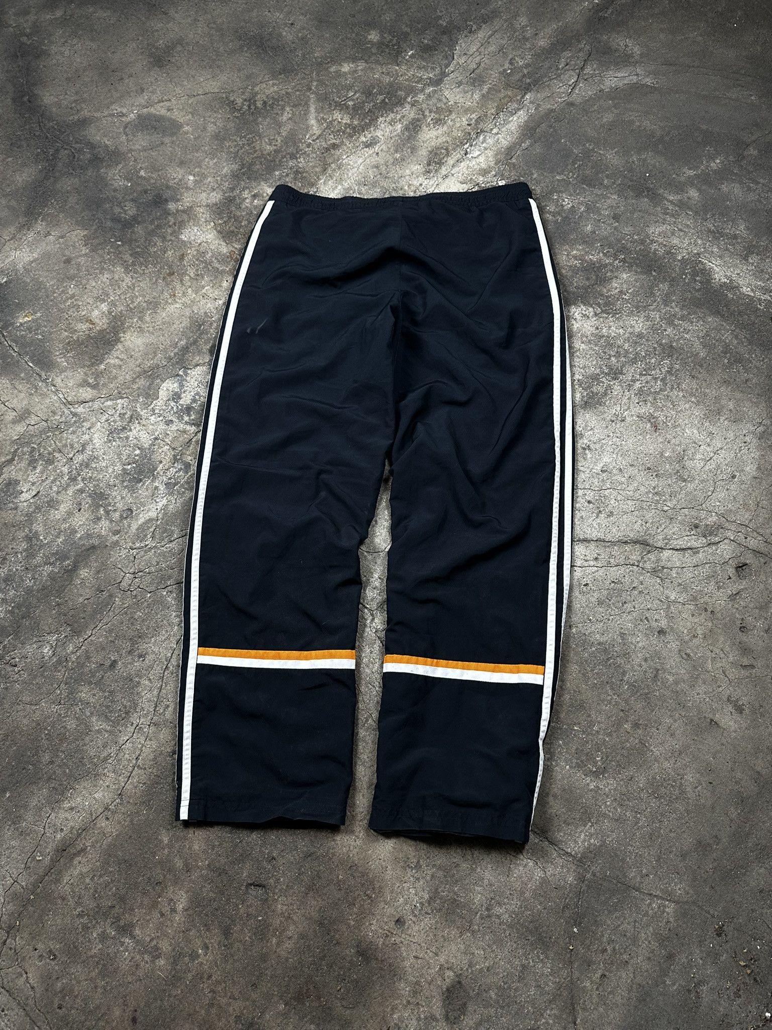 Adidas Vintage Adidas Real Madrid Oversized Nylon Trackpants Size US 34 / EU 50 - 3 Thumbnail