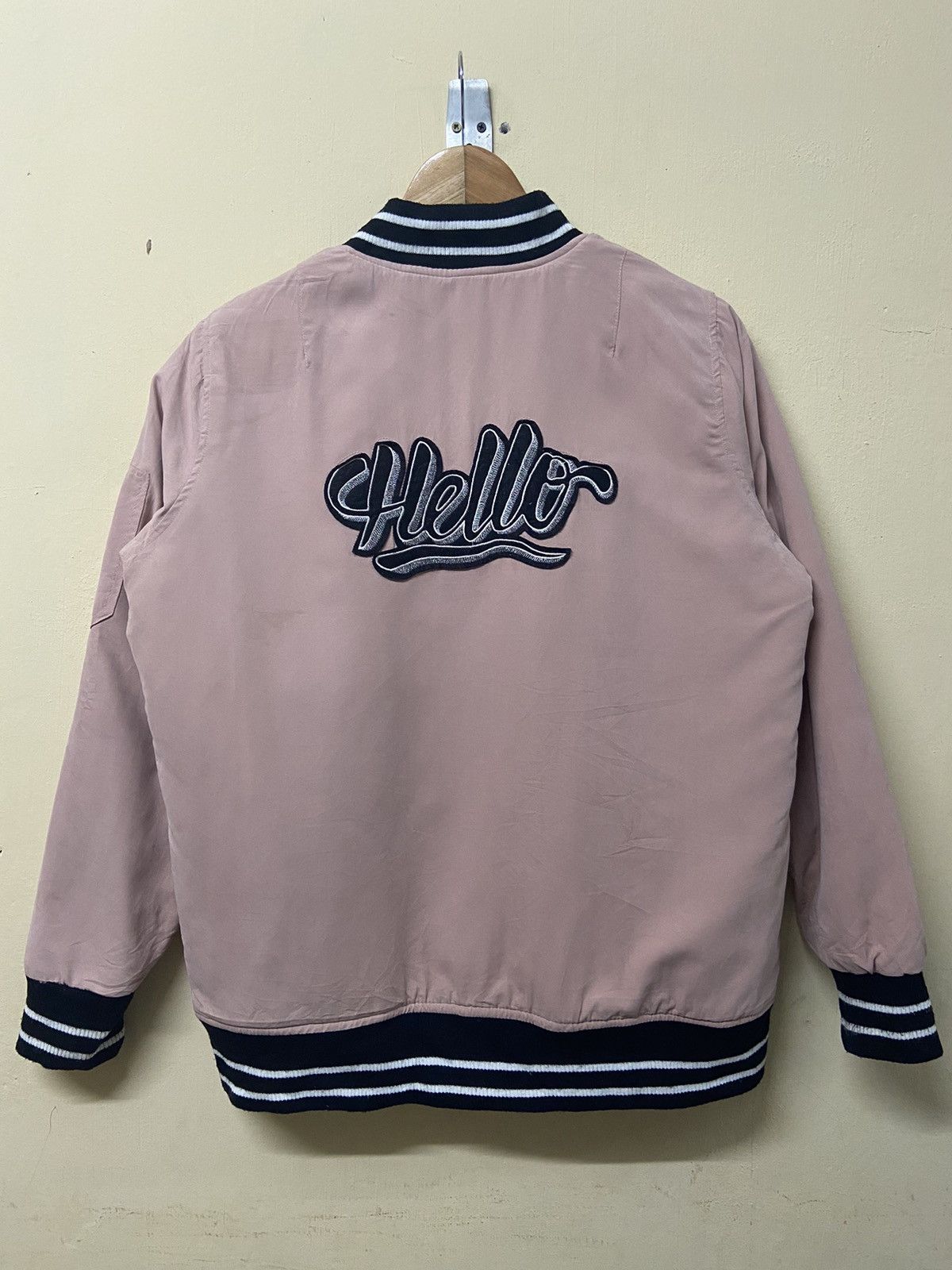 Forever 21 Forever 21 Hello Embroidered Graphic Bomber Size M / US 6-8 / IT 42-44 - 8 Thumbnail