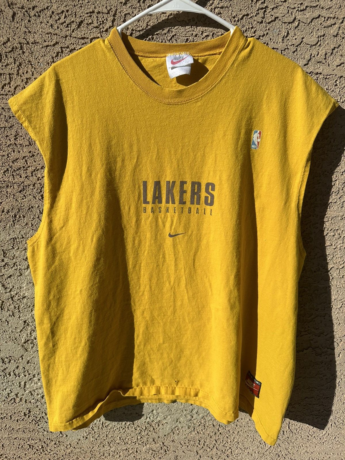 Nike × Vintage Vintage L.A Lakers nike sleeveless Size US XL / EU 56 / 4 - 1 Thumbnail
