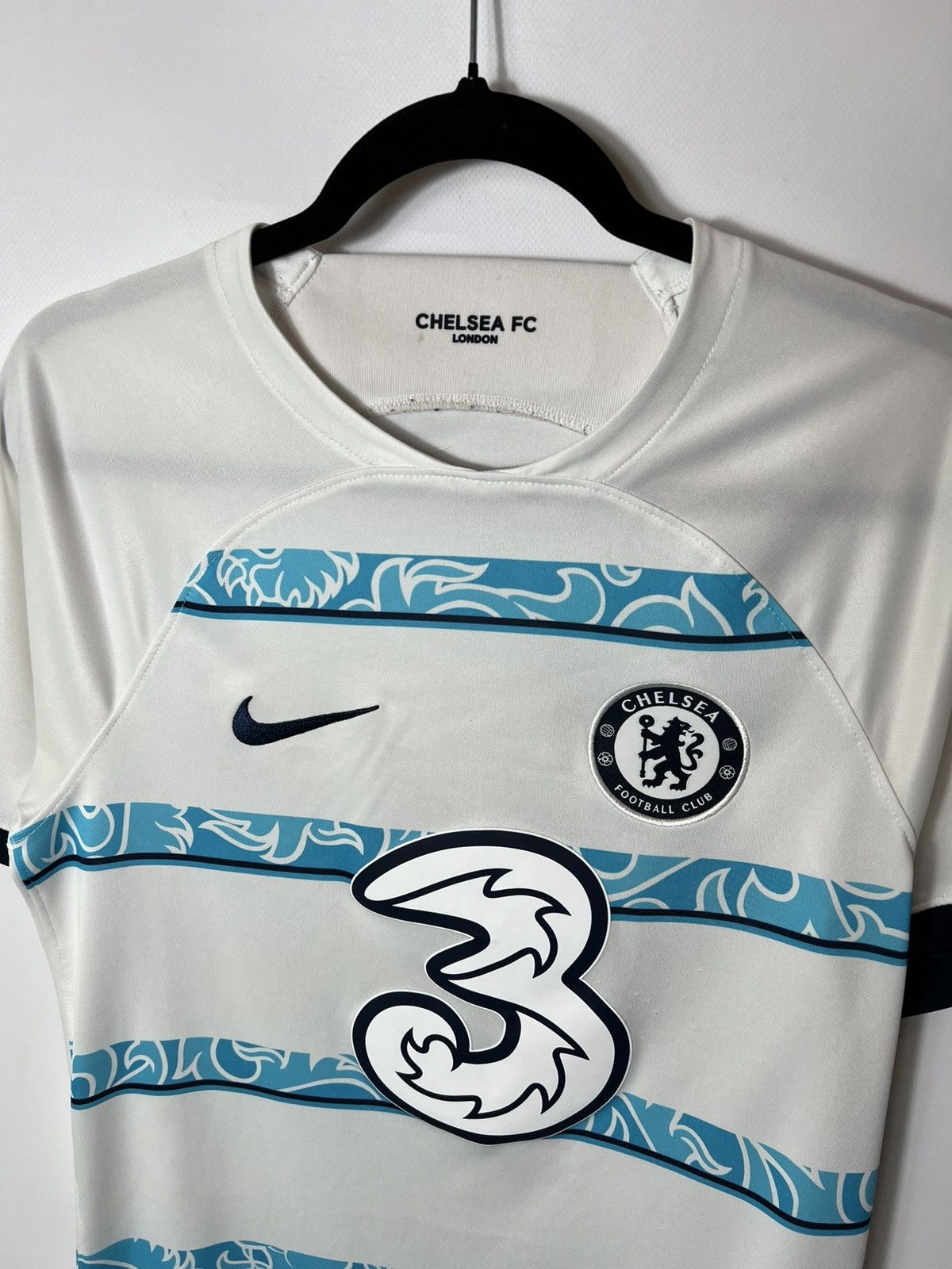 Nike CHELSEA 2022 23 Away FOOTBALL SOCCER JERSEY NIKE DM1834-101 Size US S / EU 44-46 / 1 - 2 Thumbnail