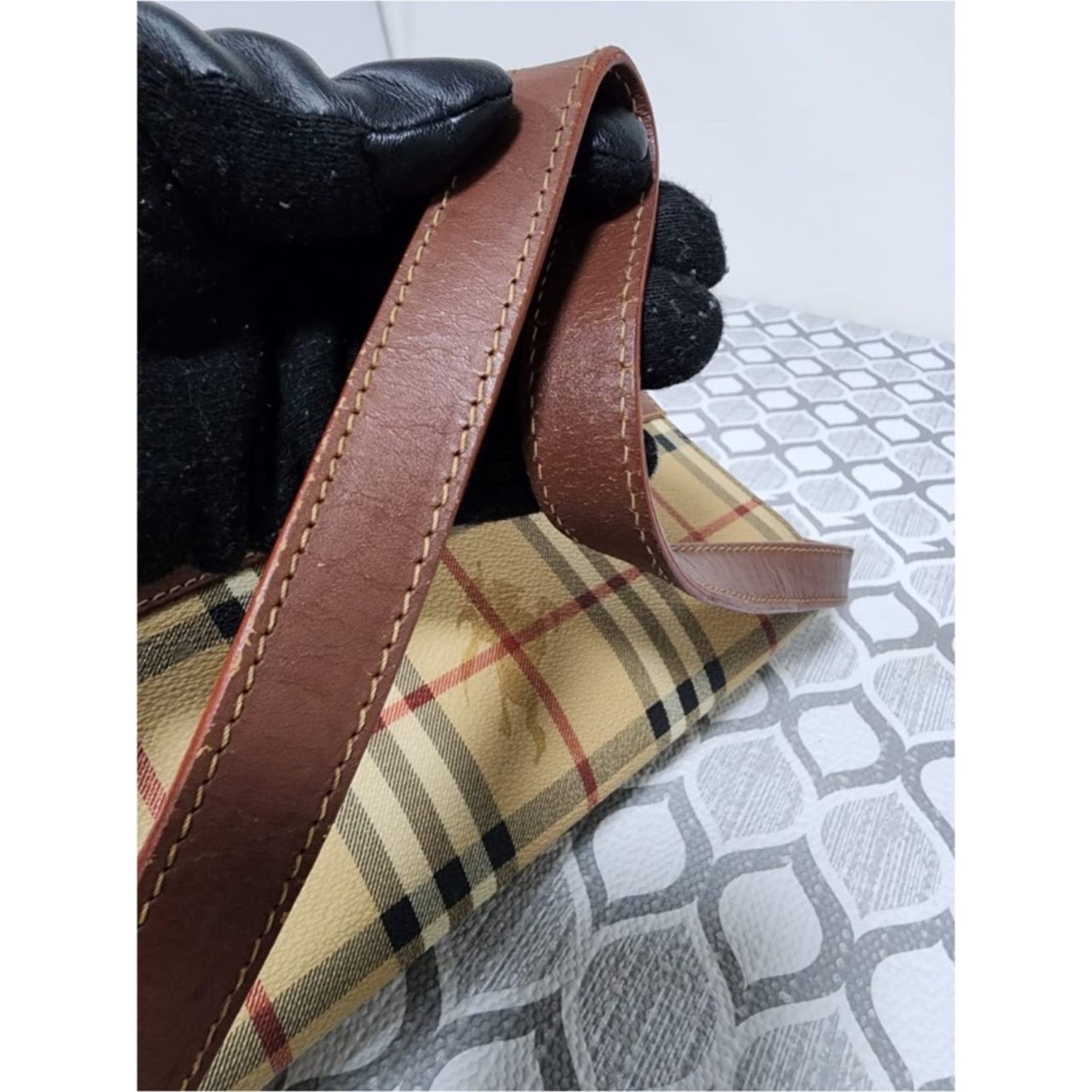 Burberry Burberry Vintage Haymarket Checked Shoulder Bag Brown/Beige Size ONE SIZE - 6 Thumbnail