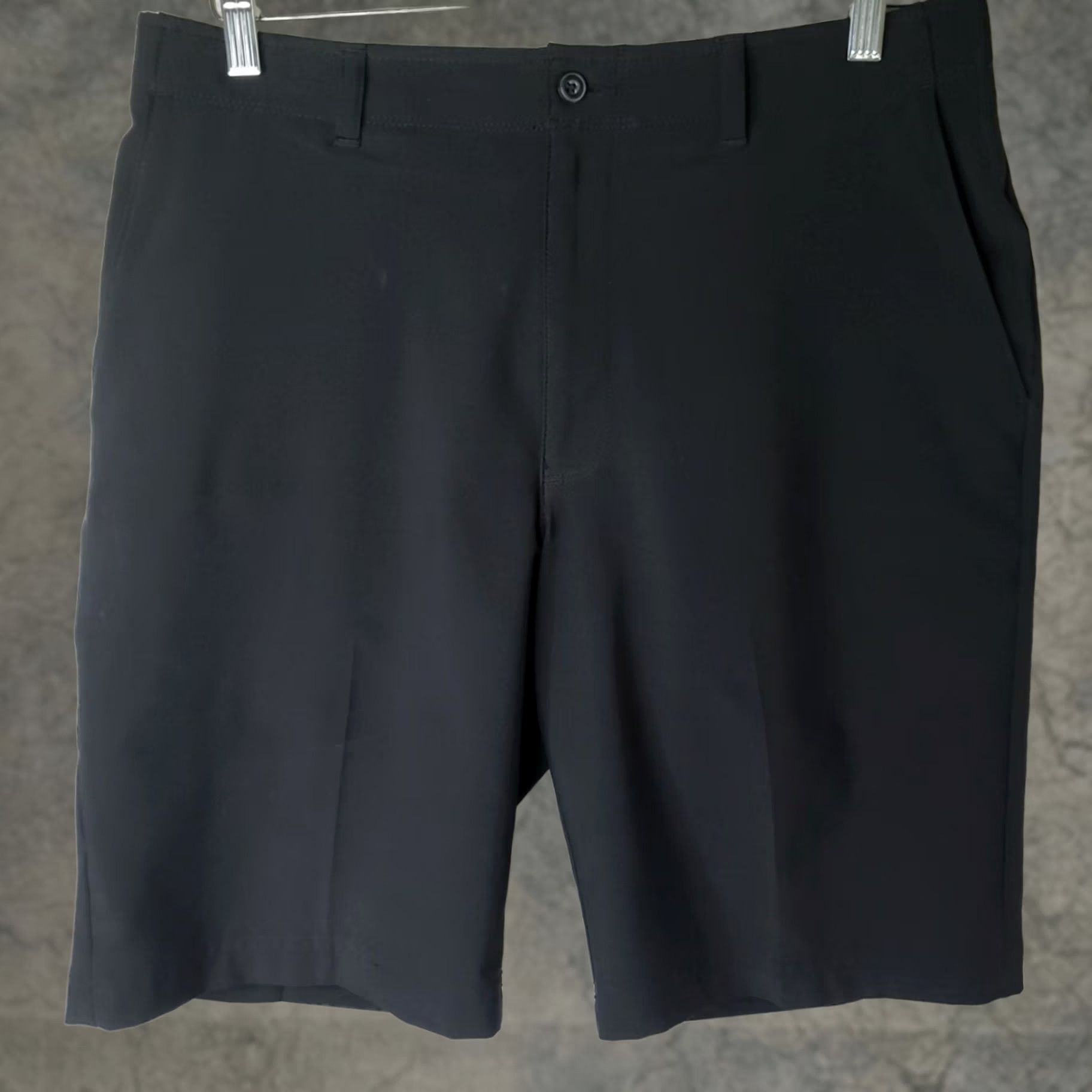 PGA Tour PGA TOUR Men’s Black Golf 5 Pocket Longer Length Shorts 32 Chino Regular Inseam 10 Size US 32 / EU 48 - 1 Thumbnail
