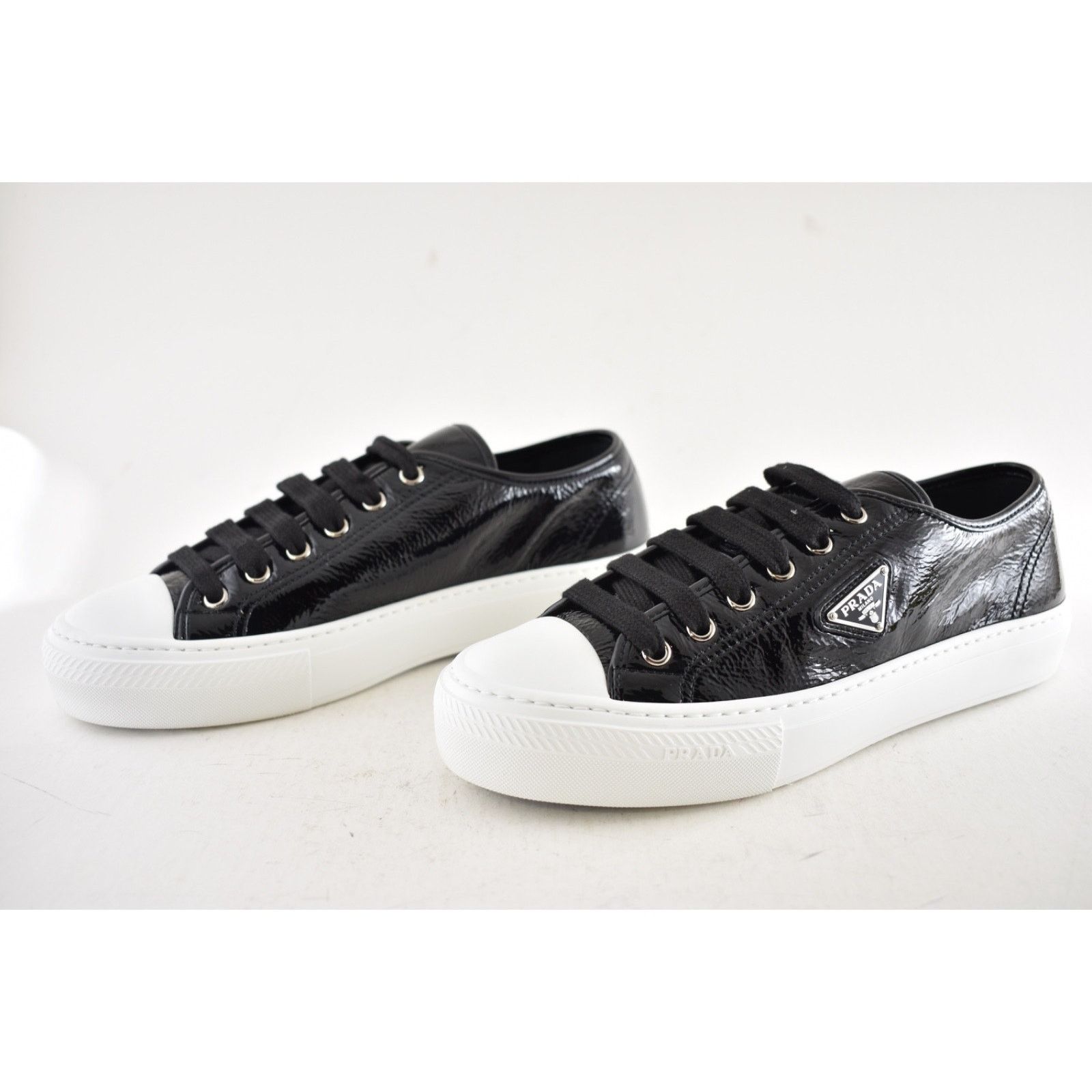 Prada Prada Smash Naplak Logo Flat Low Top Trainer Sneaker 39 Size US 9 / IT 39 - 13 Thumbnail