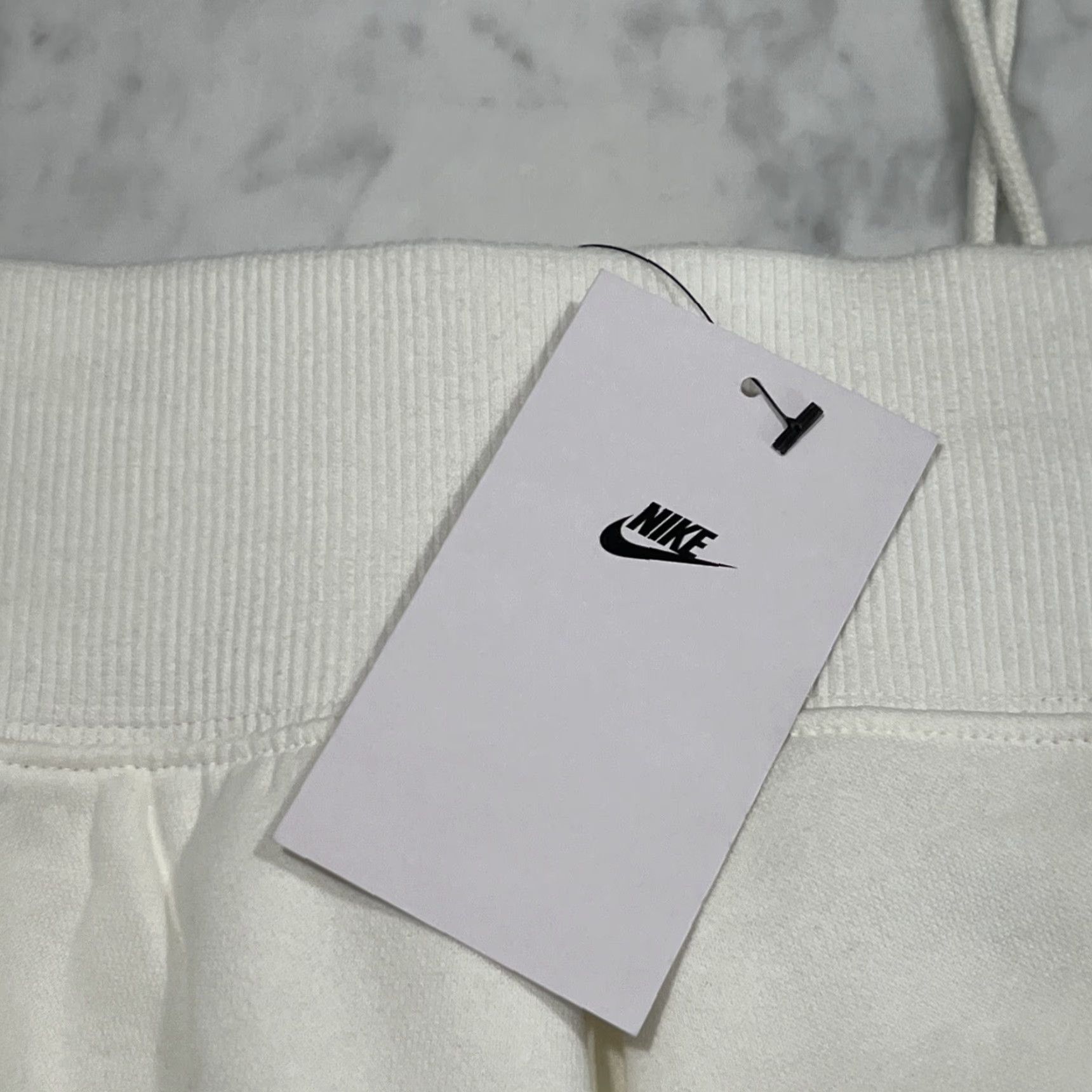 Nike Nike Crop Sweatpants Women’s 1X Wide Leg Fleece Drawstring FB8418-133 NWT Size 40" / US 18 - 6 Thumbnail