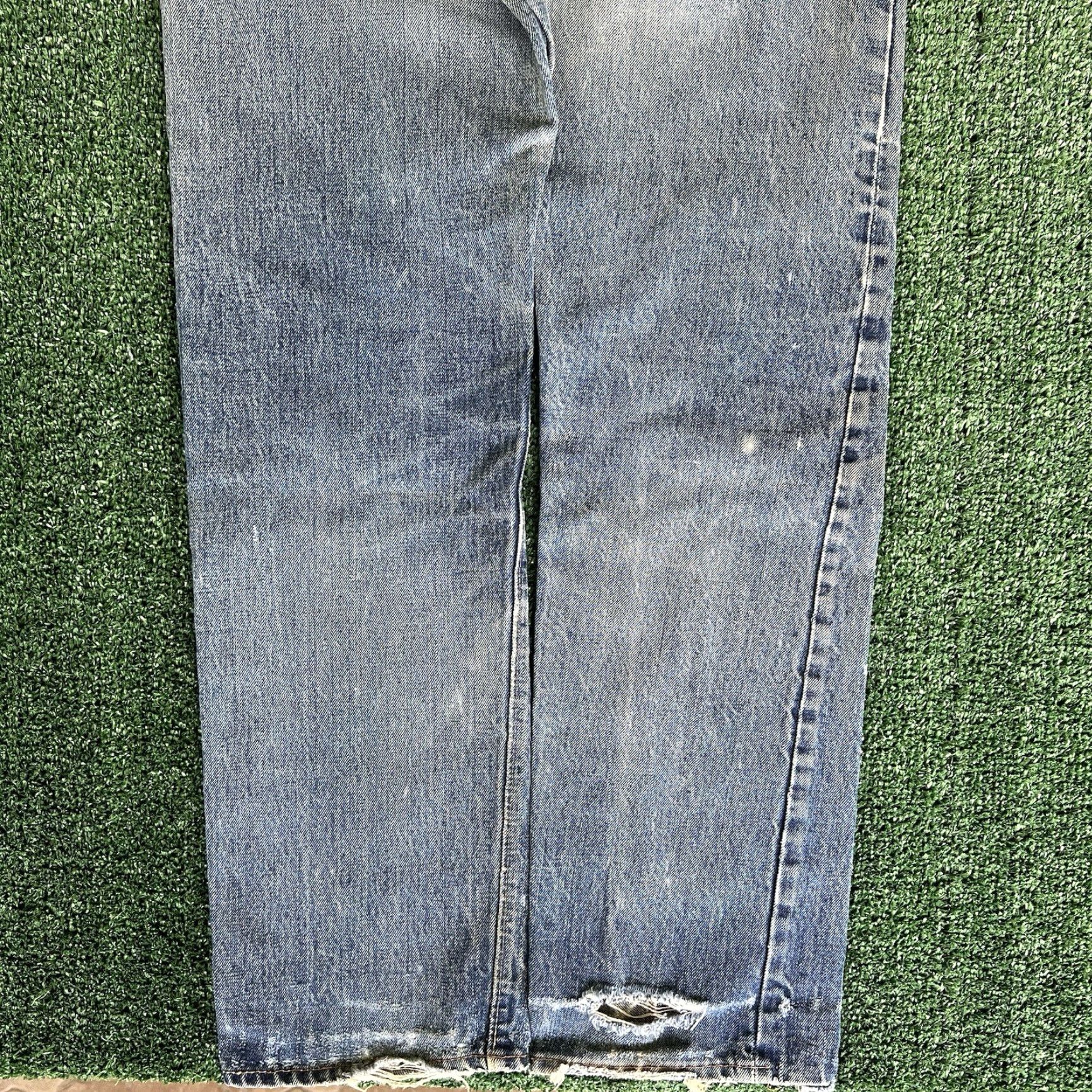 Levi's VINTAGE Levi's 505 Jeans Mens 32x34 Blue Denim Regular Straight USA 70s Talon Repairs Single Stitch #5 Button Short Description? Size US 32 / EU 48 - 3 Thumbnail