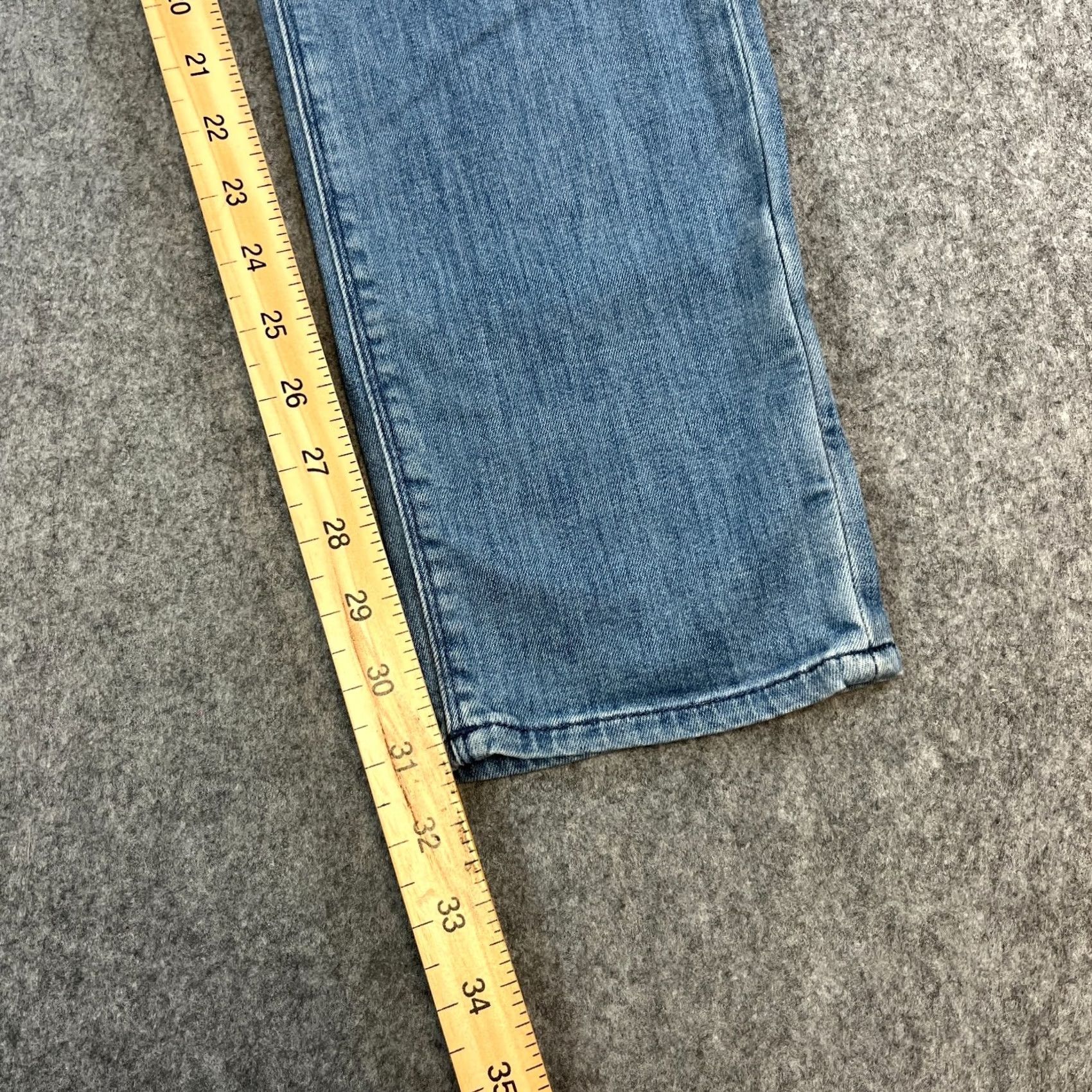 Hugo Boss HUGO BOSS Jeans Regular Tapered 30 32 Medium Wash Blue Stretch Maine 3 Mens Waist 30 Inseam 32 Denim 5-Pocket Shirt Size US 30 / EU 46 - 4 Thumbnail