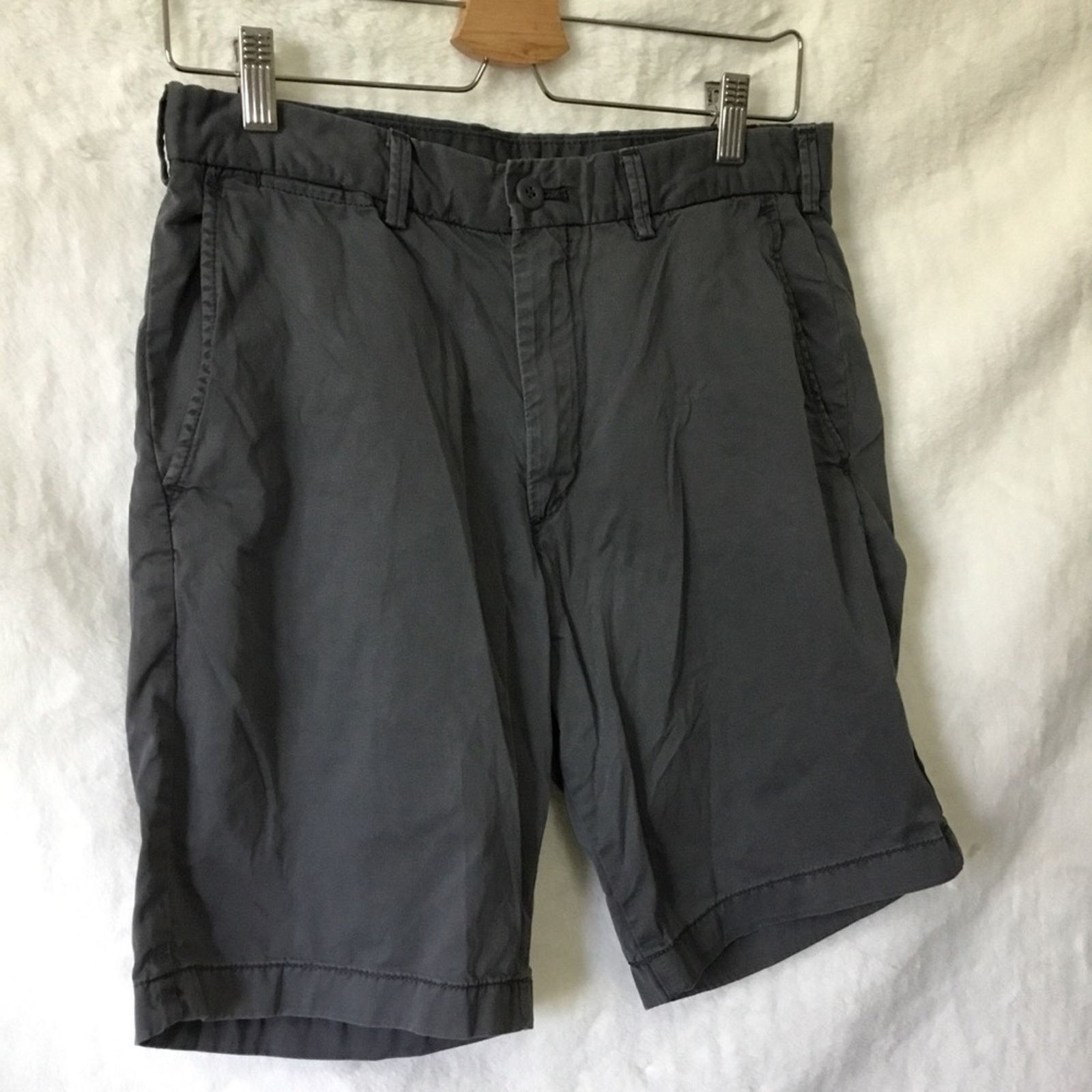Uniqlo Uniqlo Men's Charcoal Gray Flat-Front Shorts Size US 28 / EU 44 - 2 Thumbnail