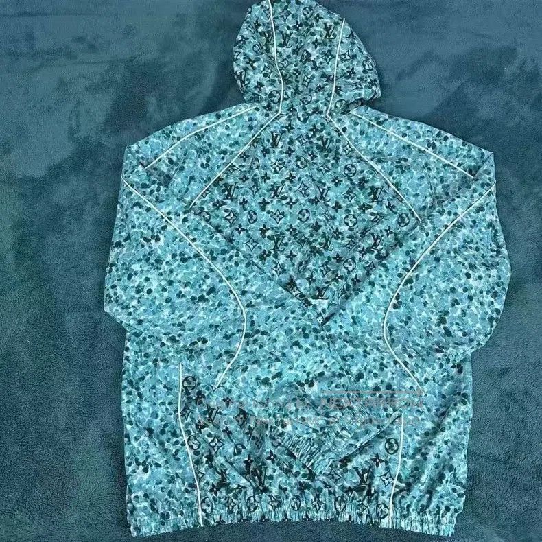 Louis Vuitton Louis Vuitton Fw23 logo full-print hooded long-sleeved jac Size US M / EU 48-50 / 2 - 2 Thumbnail
