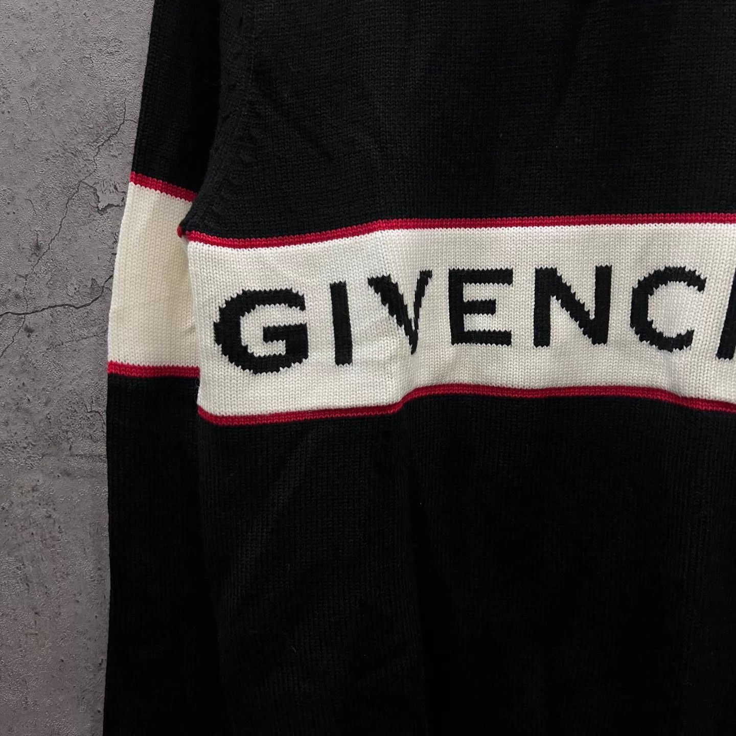 Givenchy Givenchy Logo B&W Colorblock Knit Sweater S Size US S / EU 44-46 / 1 - 2 Thumbnail