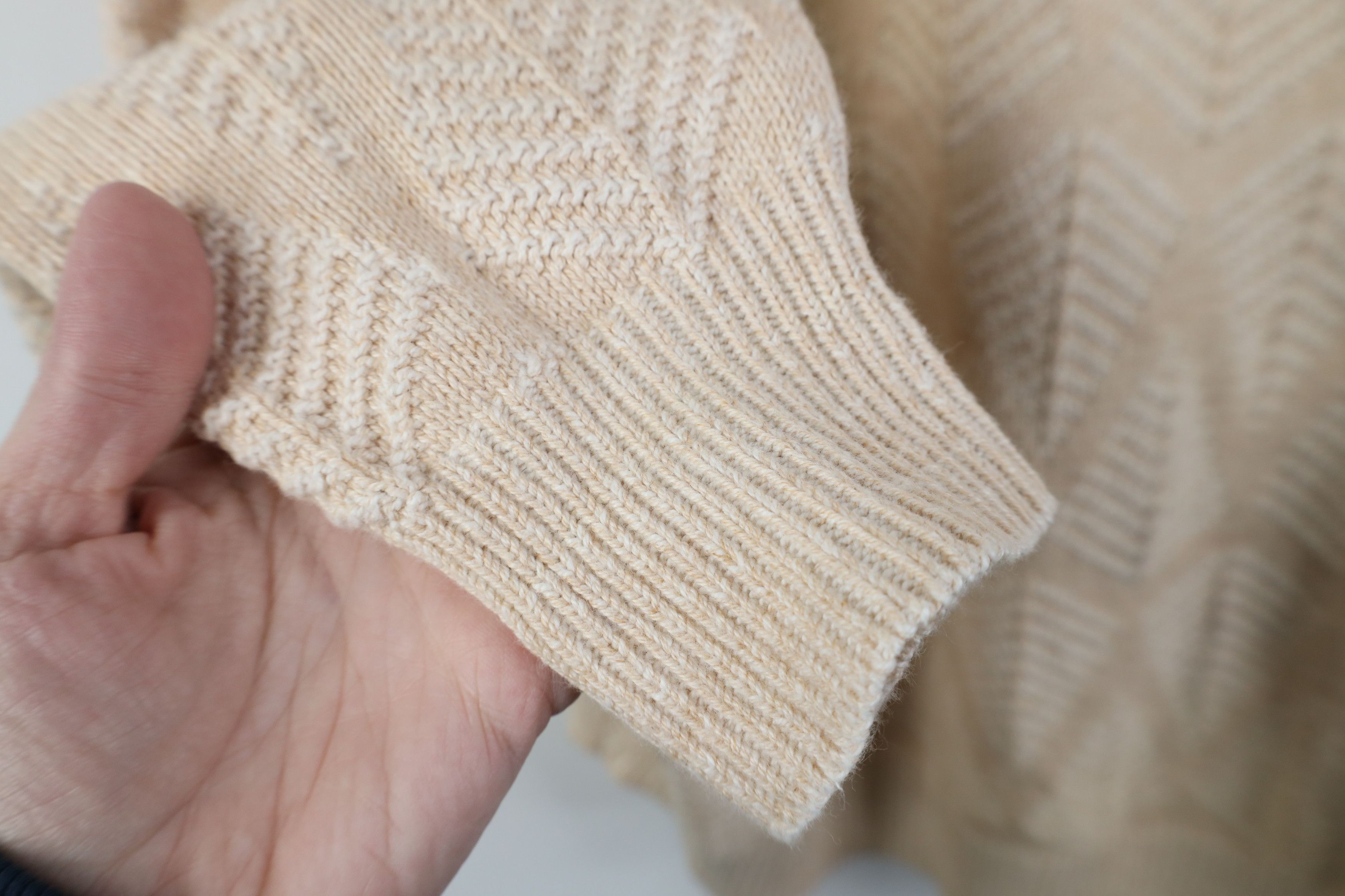 Vintage Vintage 90s Dapper Tree Knit V-Neck Sweater Beige USA Size US M / EU 48-50 / 2 - 6 Thumbnail
