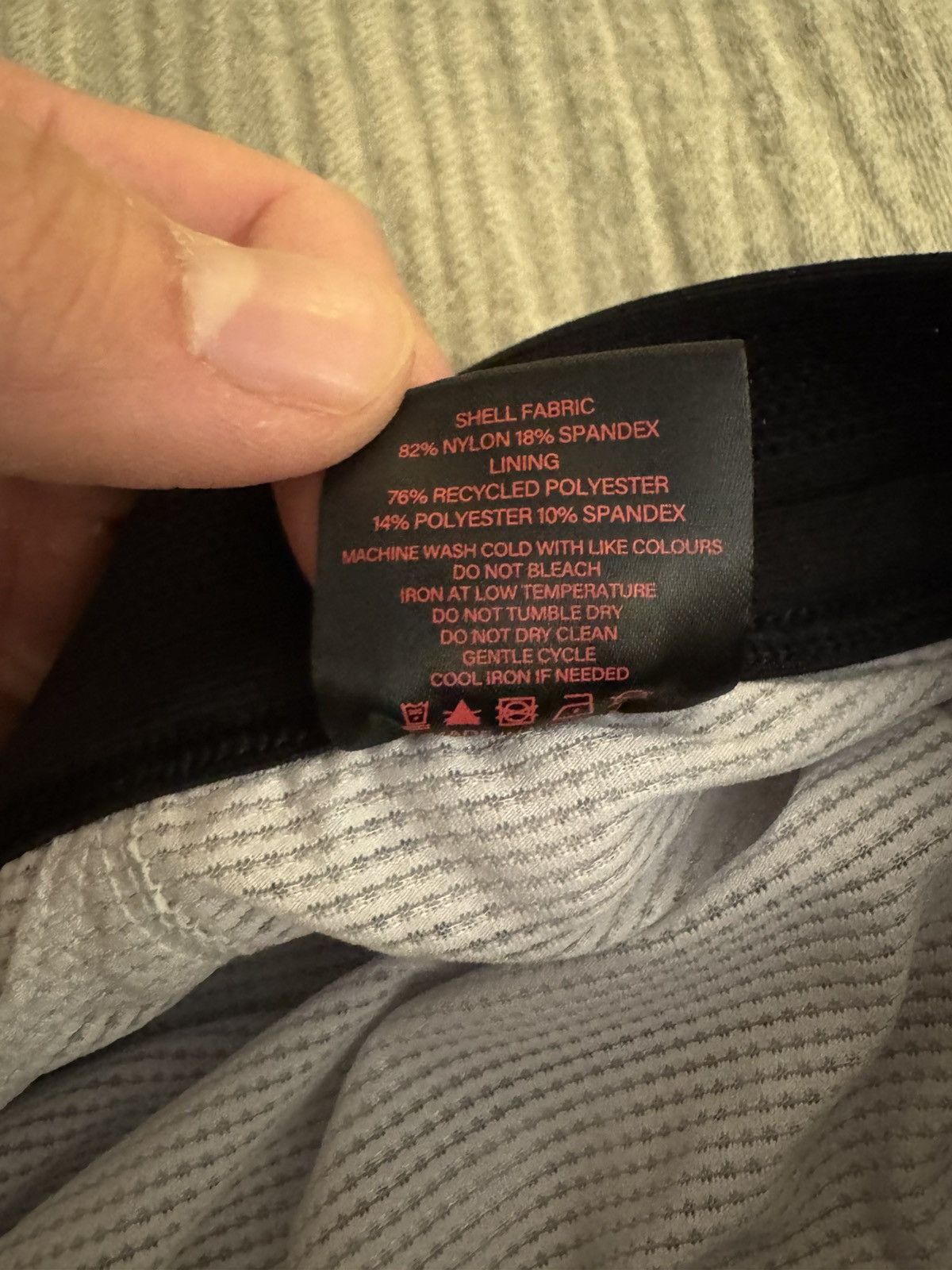 UVU UVU split shorts - NEW Size US 33 - 5 Thumbnail