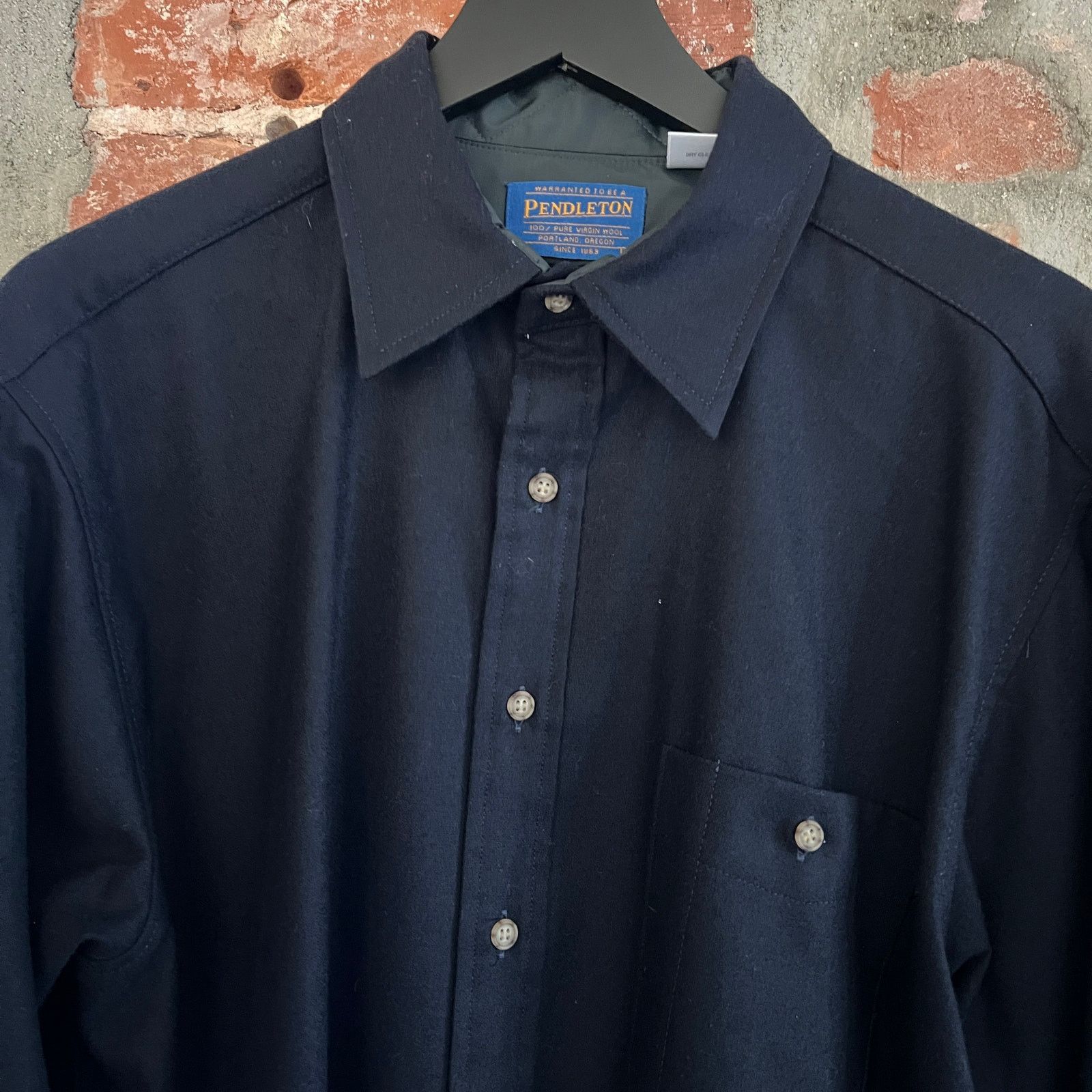 Pendleton Pendleton Men's Navy Flannel Shirt L MADE USA 22x30 Size US L / EU 52-54 / 3 - 1 Thumbnail