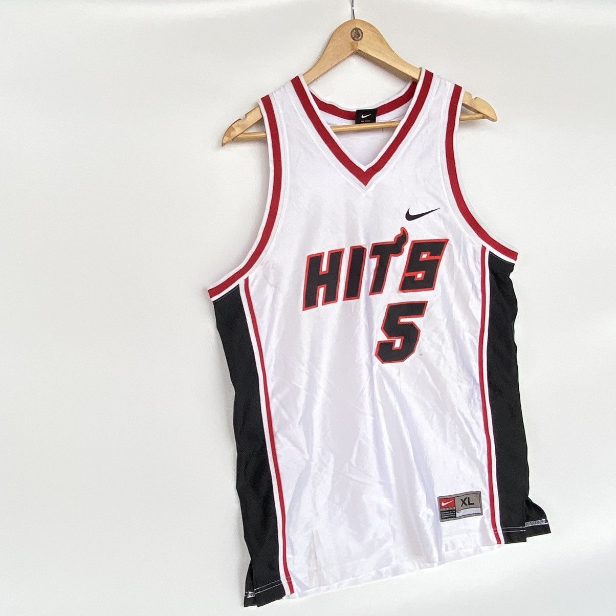 Other Vintage Nike Miami Heat White And Red Jersey Size XL Size US XL / EU 56 / 4 - 3 Thumbnail