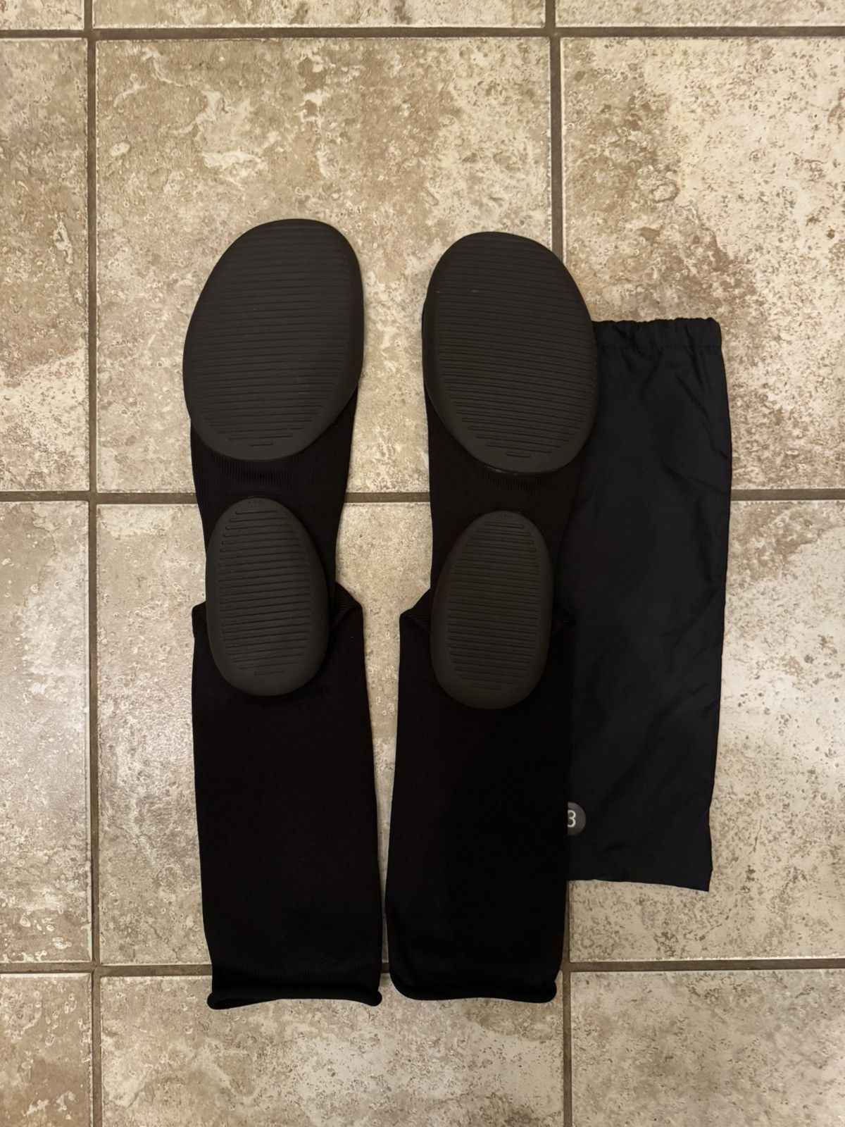 Yeezy Yeezy Pods Size US 11 / EU 44 - 1 Thumbnail