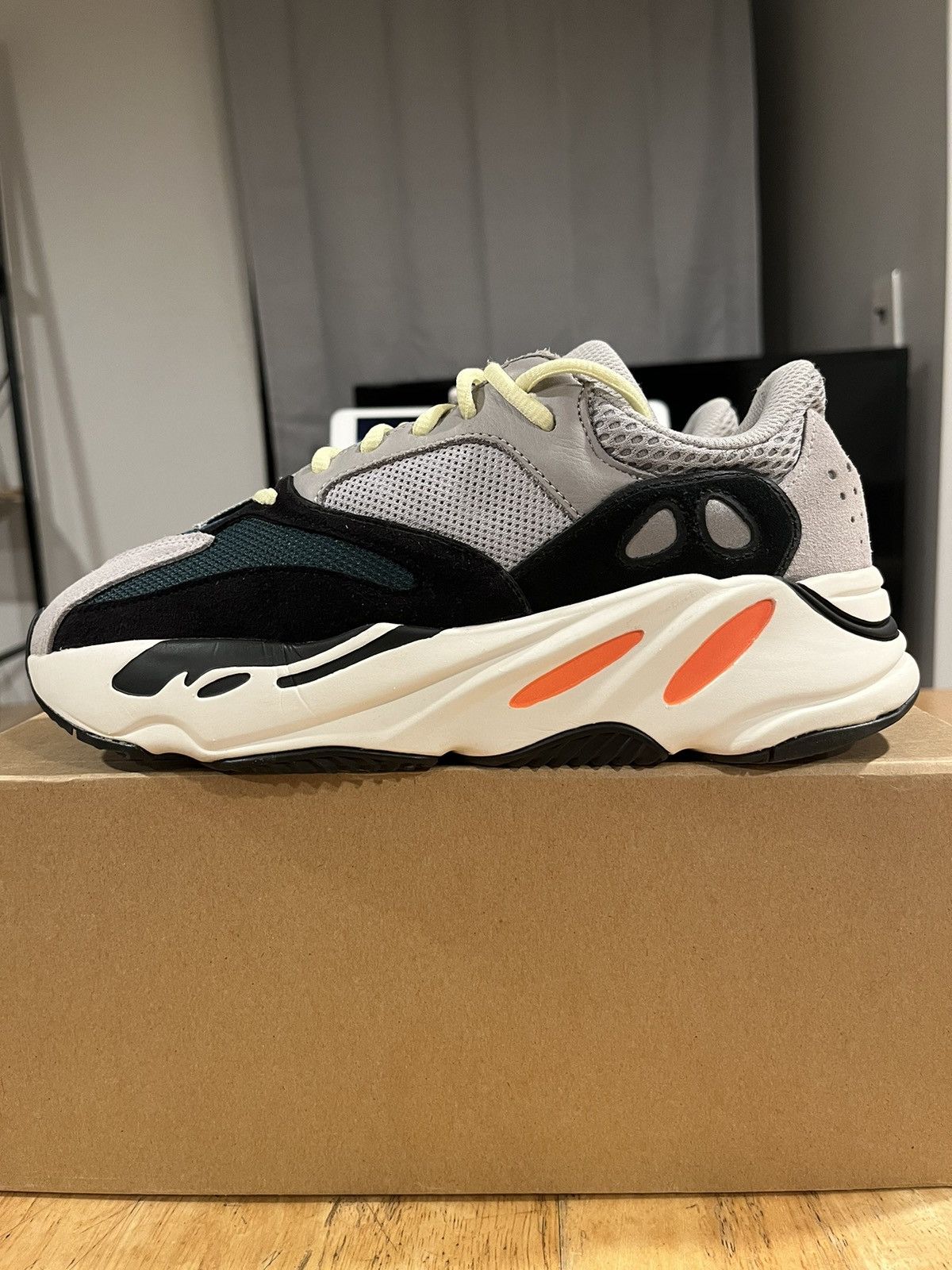 Adidas × Kanye West YEEZY BOOST 700 Size US 8 / EU 41 - 3 Thumbnail