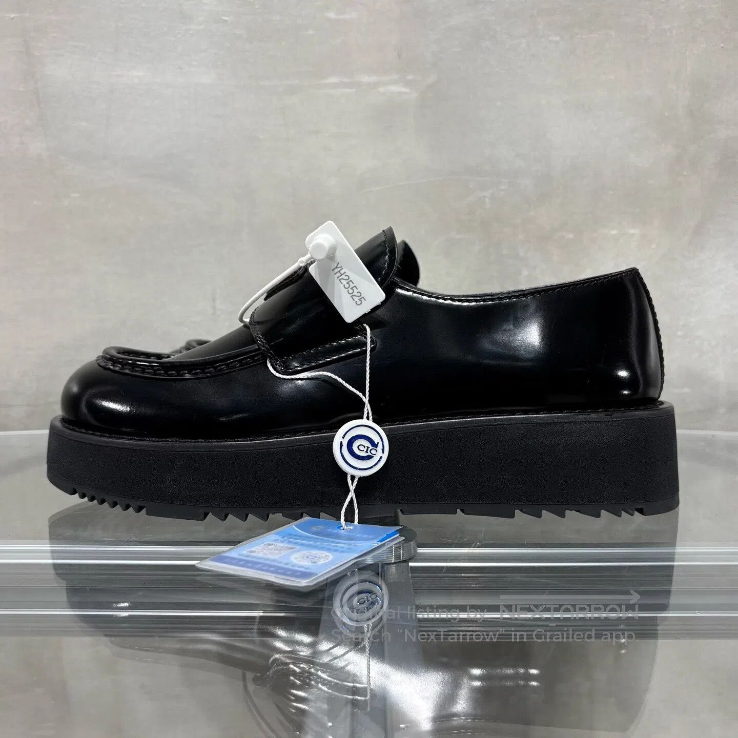 Prada Prada Delta-shaped logo; thin-soled small leather shoes Size US 8 / IT 38 - 3 Thumbnail