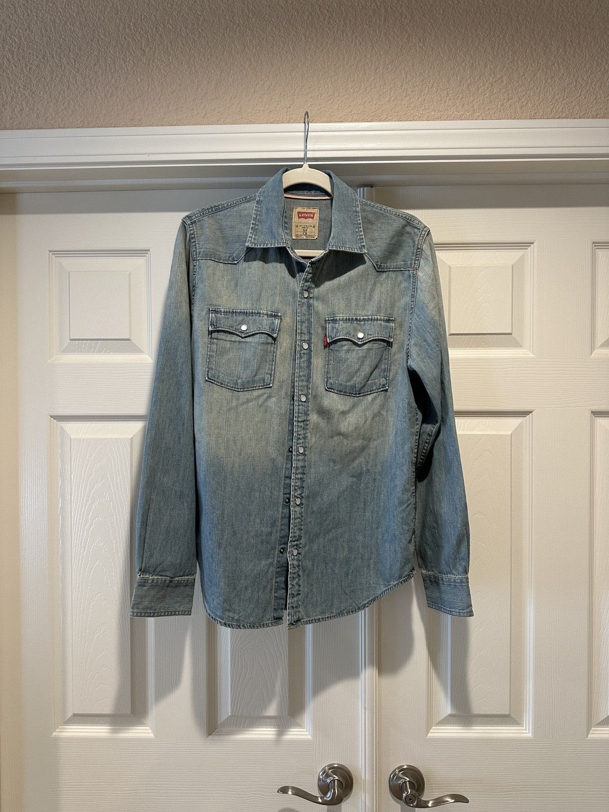 Levi's Levi’s Distressed Denim Shirt Size US S / EU 44-46 / 1 - 1 Thumbnail