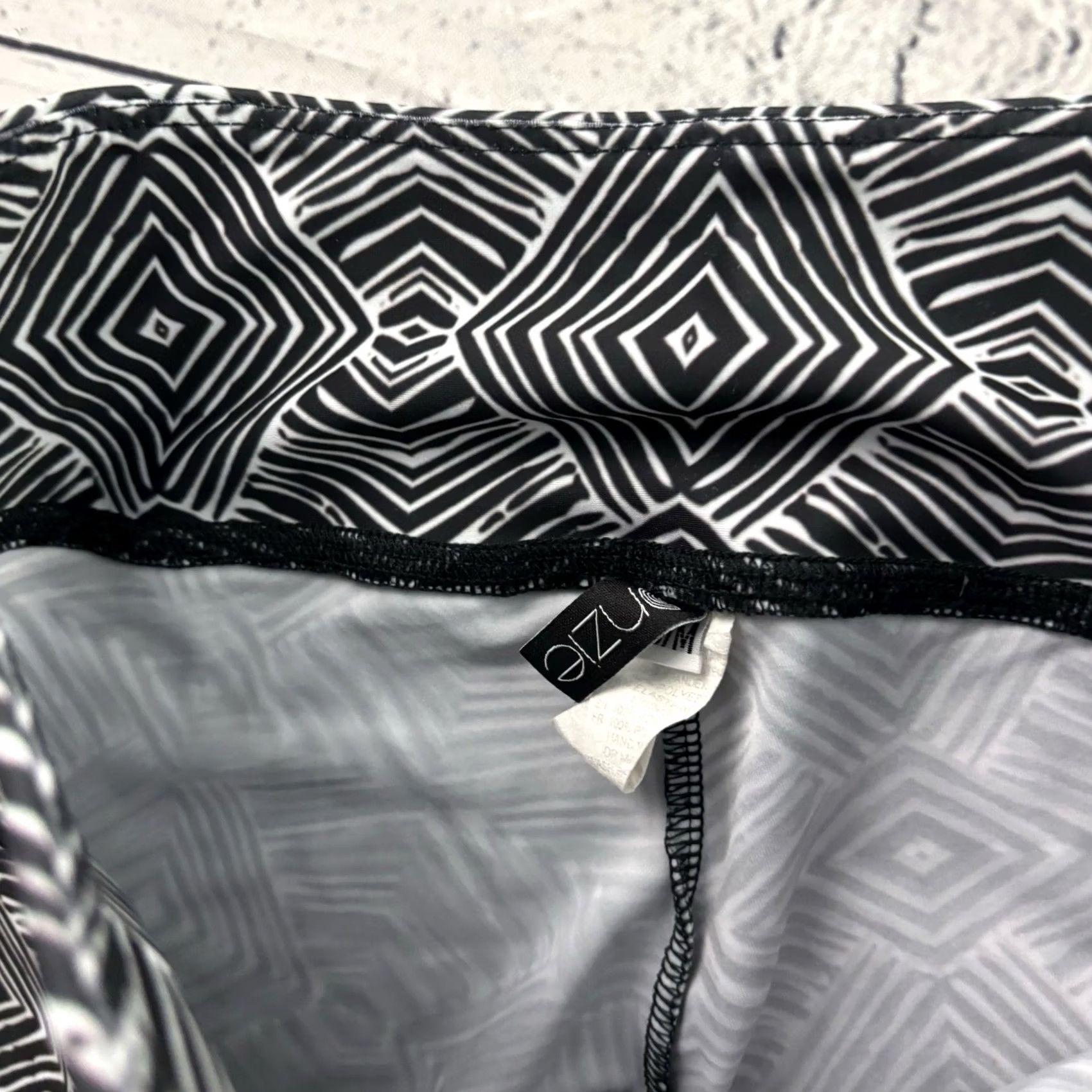 Vintage Onzie Aztec Print Athletic Yoga Leggings Women's S Black Size 28" / US 6 / IT 42 - 4 Thumbnail