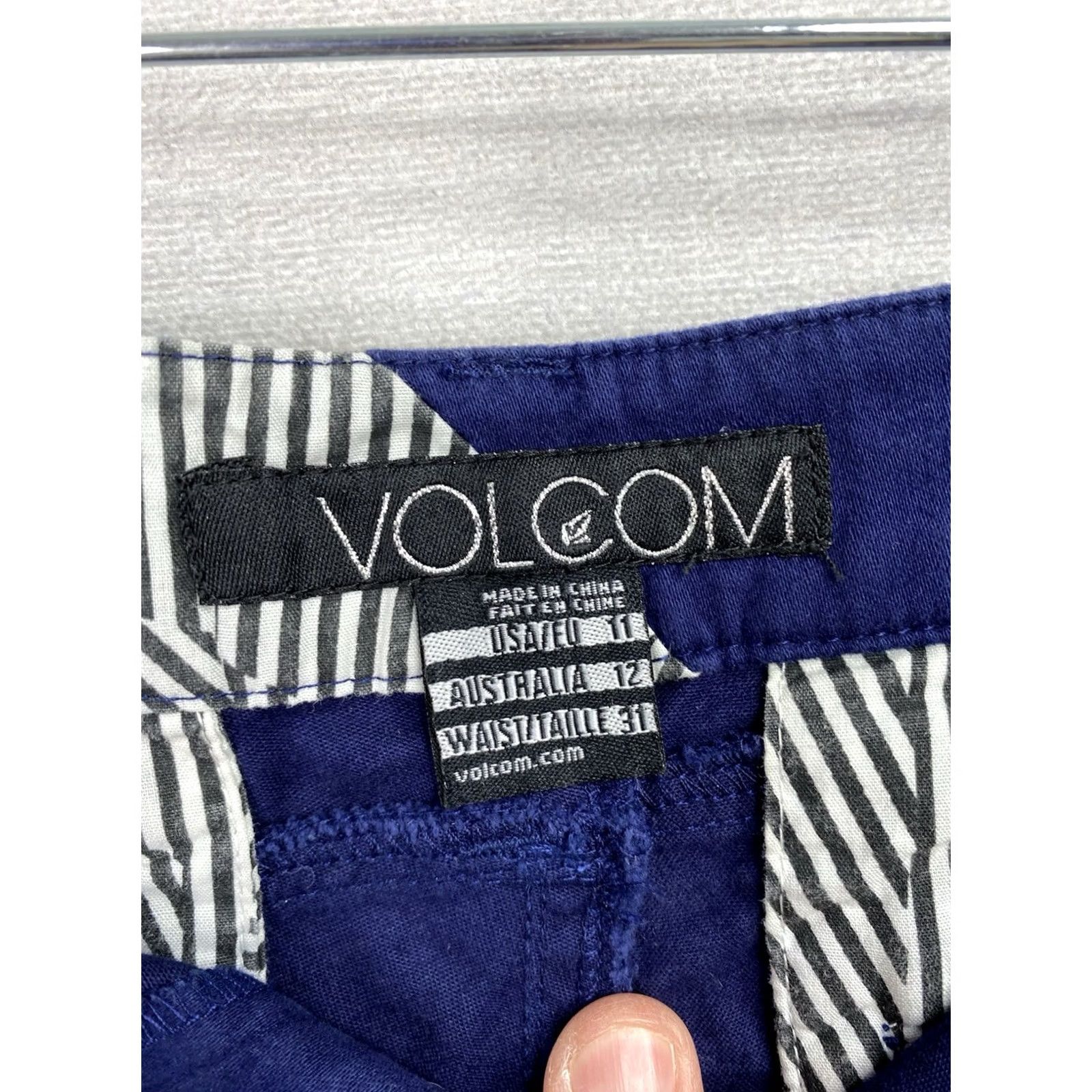Volcom Volcom Shorts Juniors 11 Blue Chino Flat Front Zip Pockets Twill Cotton Blend Casual Streetwear Vintage: No Women Size 32" / US 10 / IT 46 - 5 Thumbnail
