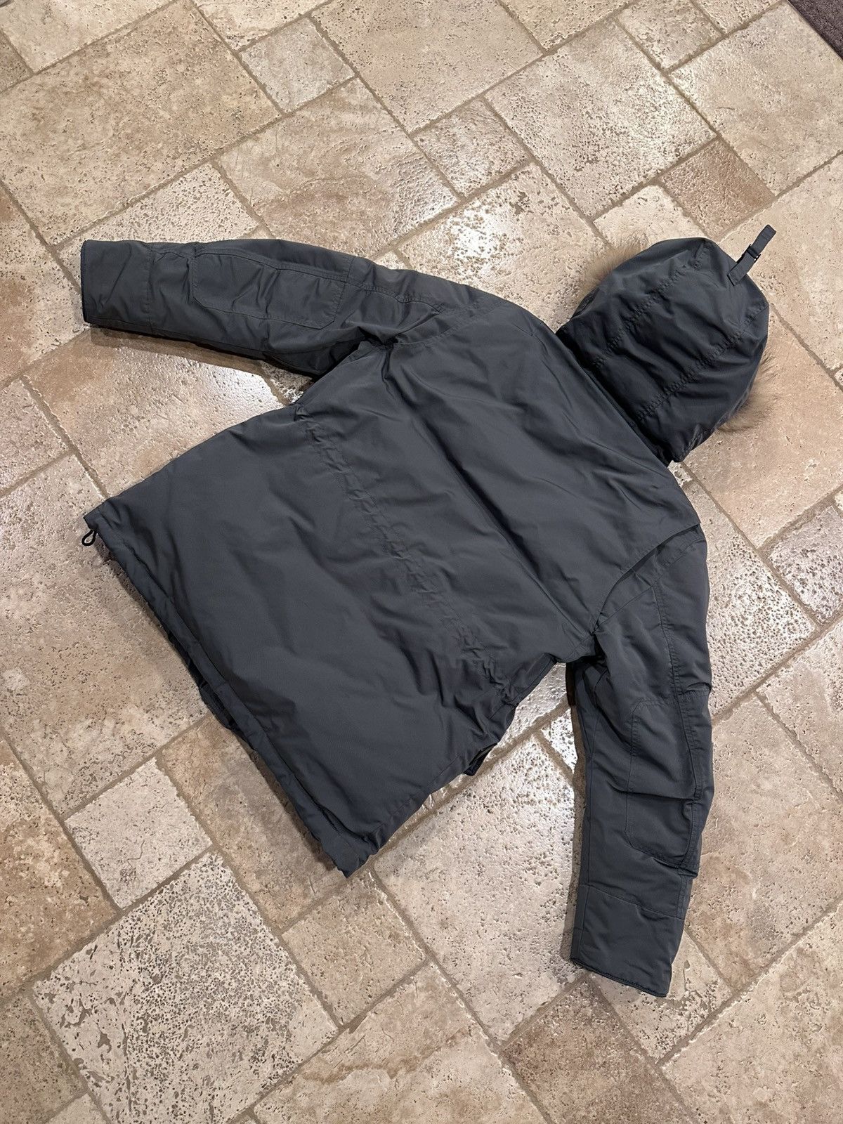 Burberry Burberry Brit Grey Nova Raccoon Fur Hood Down Coat Jacket Size US L / EU 52-54 / 3 - 11 Thumbnail