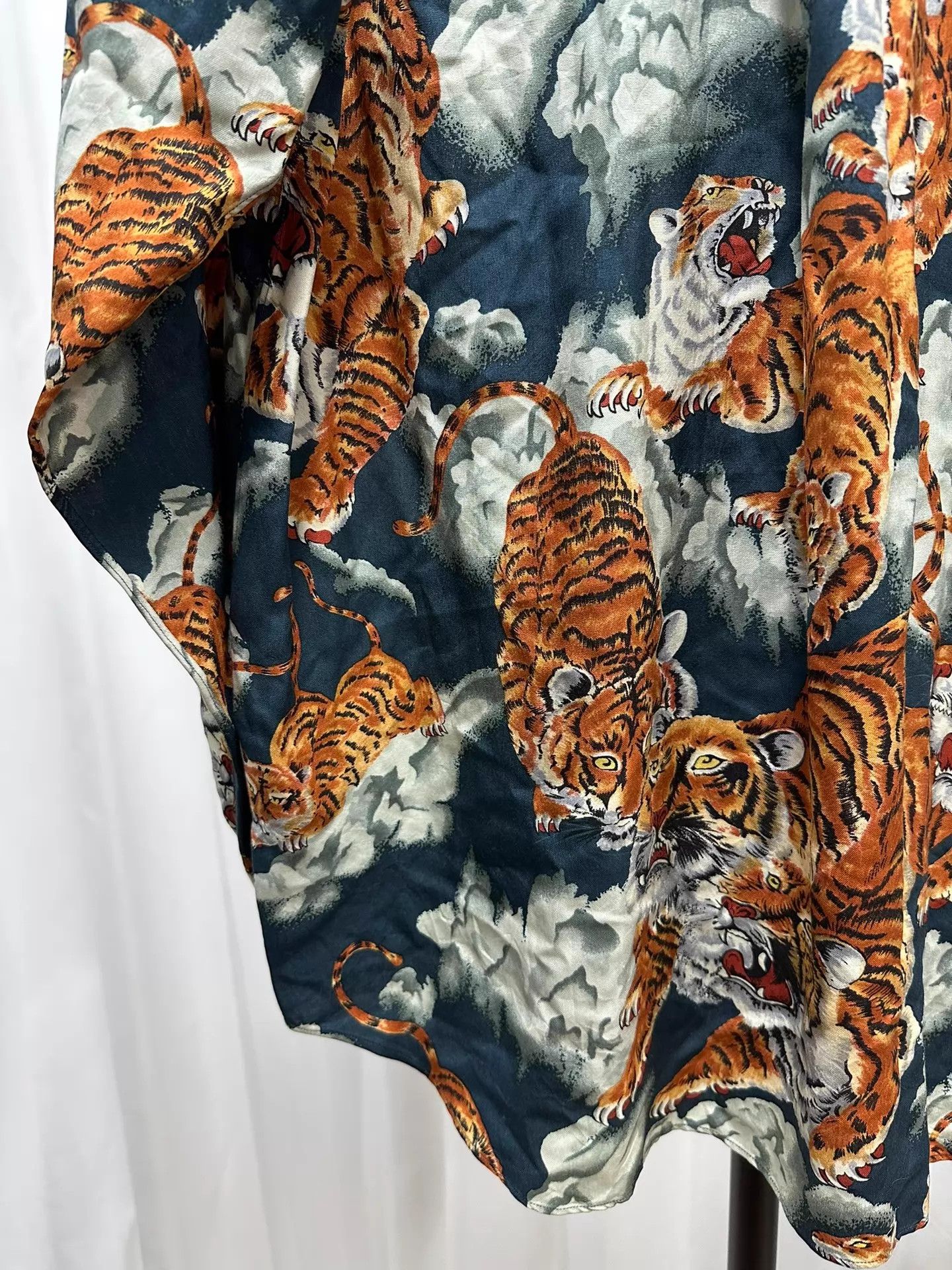 Comme des Garcons SHIRT Comme des Garçons SHIRT 99aw Silk 100 Tigers Shirt S Size US S / EU 44-46 / 1 - 6 Thumbnail
