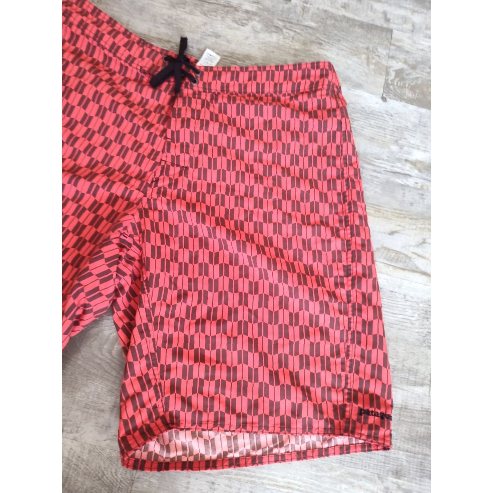 Patagonia Patagonia Wavefarer Board Shorts Quiver Glowing Ember Zip Pocket Men's Sz 36 Board Shorts Men Size US 36 / EU 52 - 3 Thumbnail
