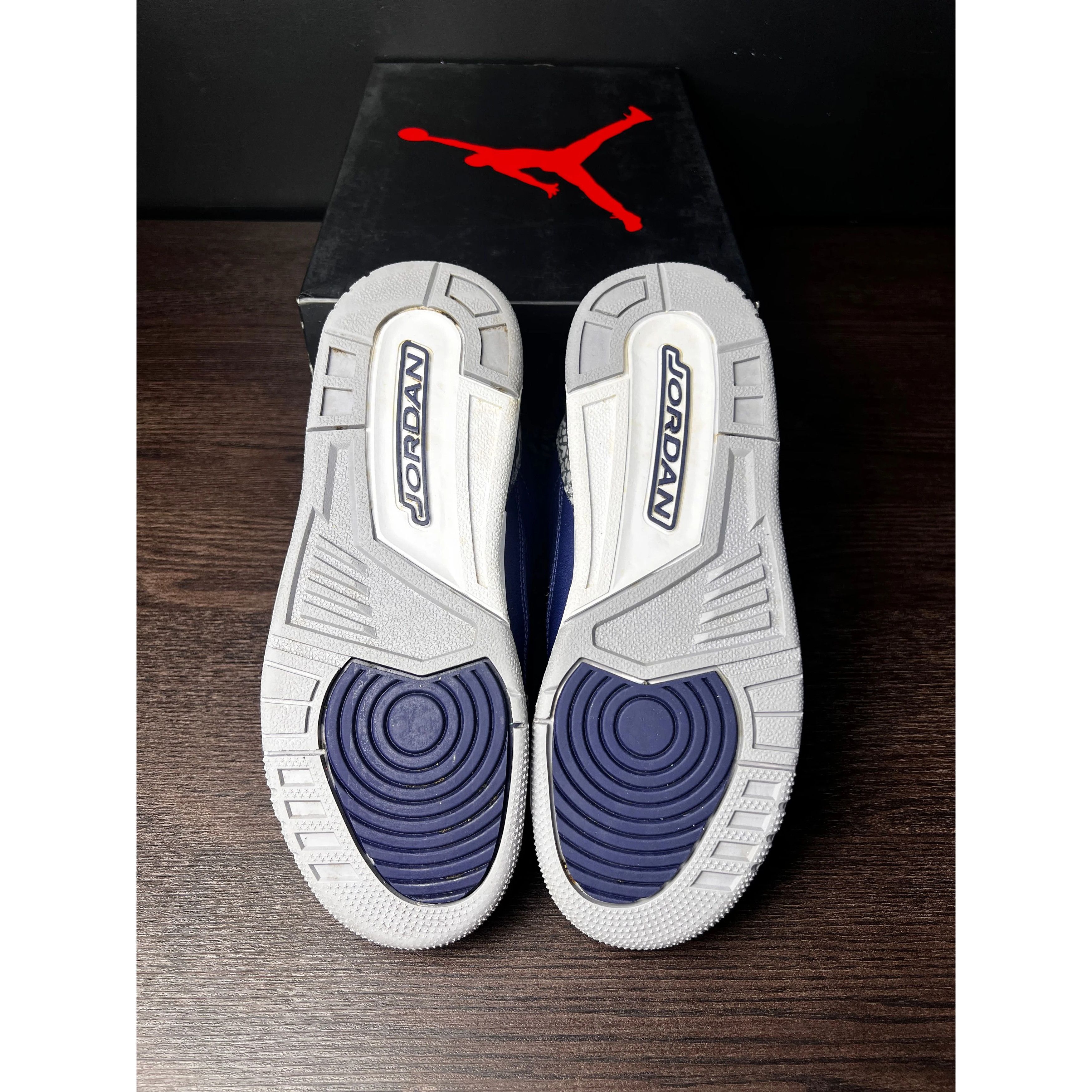 Jordan Brand Air Jordan 3 Retro "Georgetown" (2021) (GS) **PRE-OWNED** Size US 6.5 / EU 39-40 - 5 Thumbnail