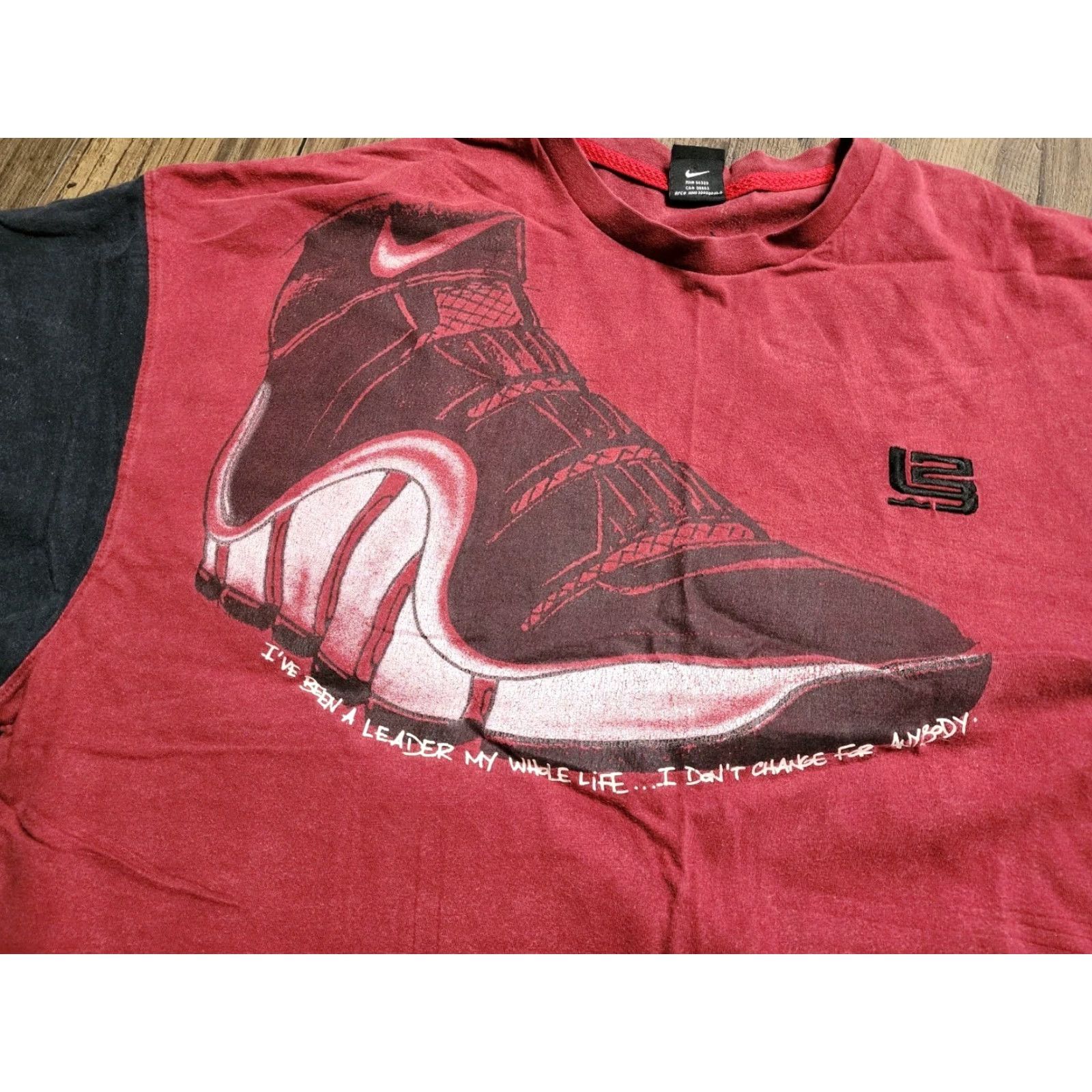 Nike VINTAGE Nike Men T-Shirt XXL Red Lebron James Air Zoom L23 Graphic Tee 2003 Hip Hop Retro Size US XXL / EU 58 / 5 - 5 Thumbnail