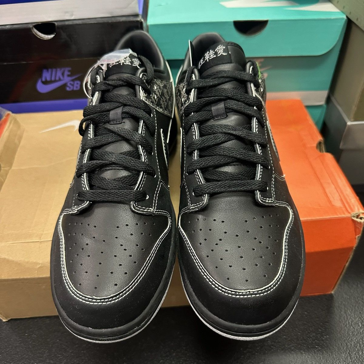 Nike Size 11 - Nike Dunk Low ‘Sneakerholic’ 2005 - 309431-009 Size US 11 / EU 44 - 4 Thumbnail