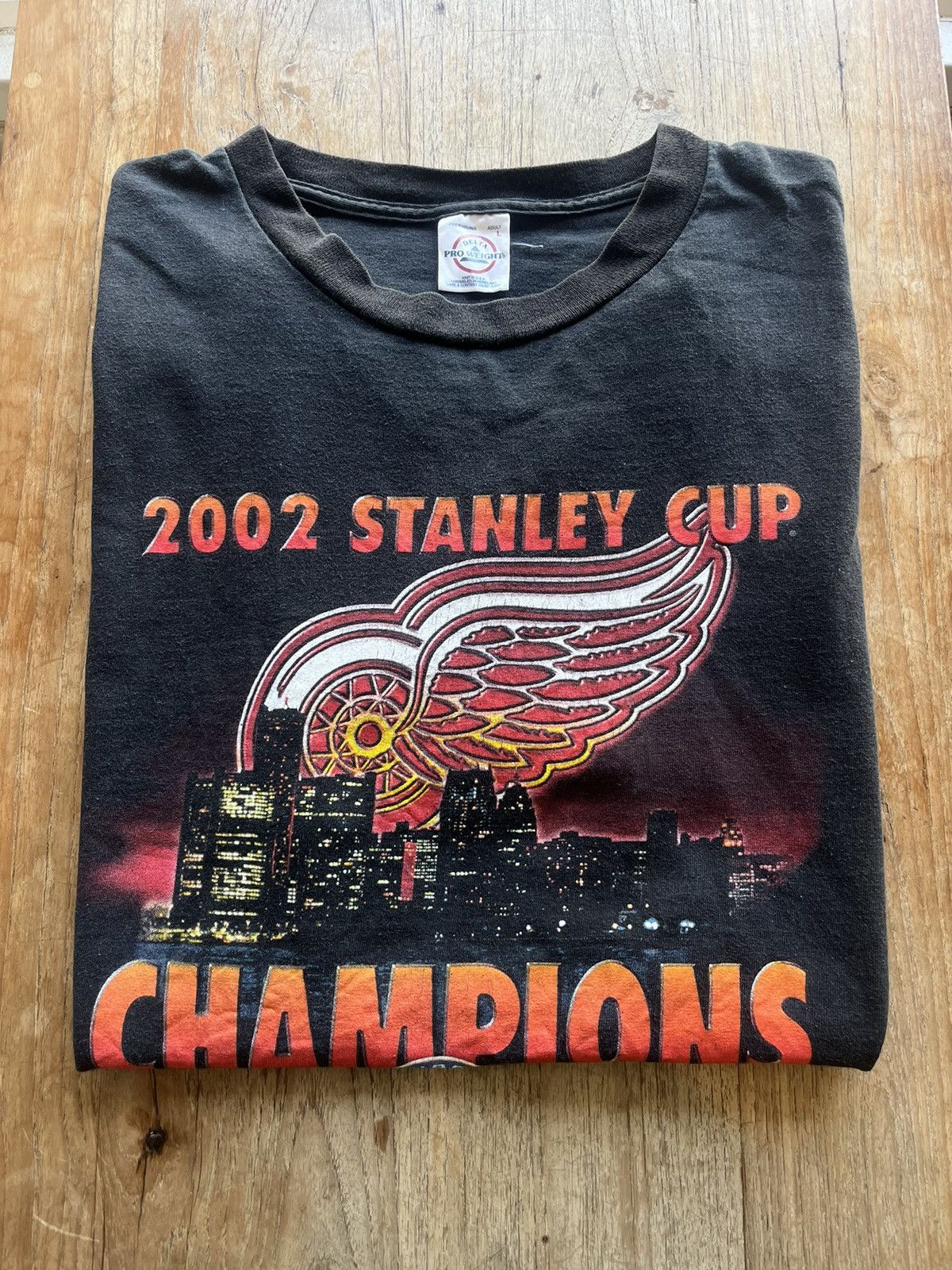 NHL × Red Wing × Vintage Vintage RED WINGS Champion 2002’s Stanley Cup Tshirt Size US L / EU 52-54 / 3 - 1 Thumbnail