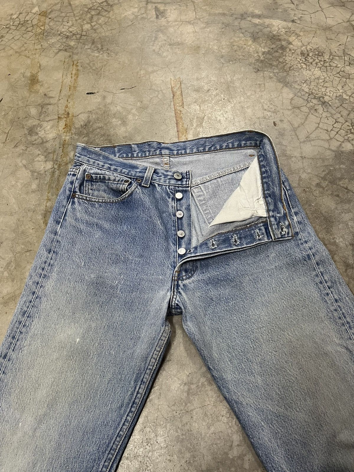Levi's Vintage 501xx light wash distressed denim Size US 31 - 13 Thumbnail