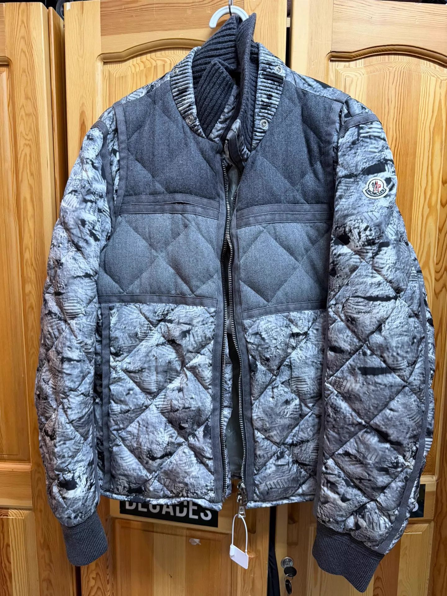 Moncler Moncler 5 Guo Qilin Runway Limited Silver Down Jacket Size US XXL / EU 58 / 5 - 1 Thumbnail
