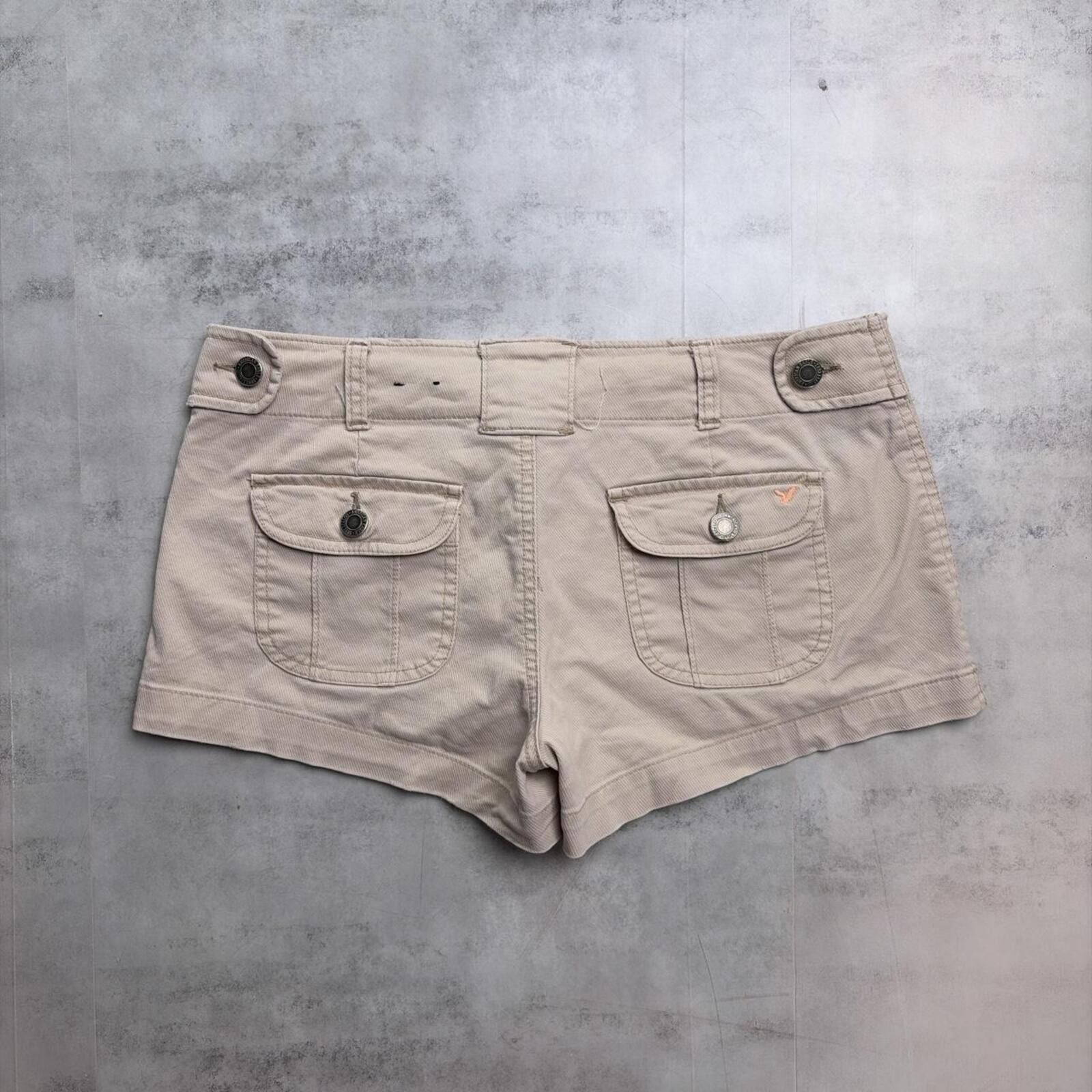 American Eagle Outfitters Y2K Beige American Eagle Grunge Skater Mini Chino Shorts Size 25" / US 0 / IT 36 - 1 Thumbnail