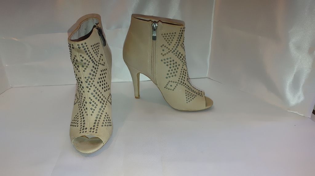 Vince Camuto Women's Vince Camuto Kanster Leather Peep Toe Booties Size 6 Size US 6 / IT 36 - 8 Thumbnail