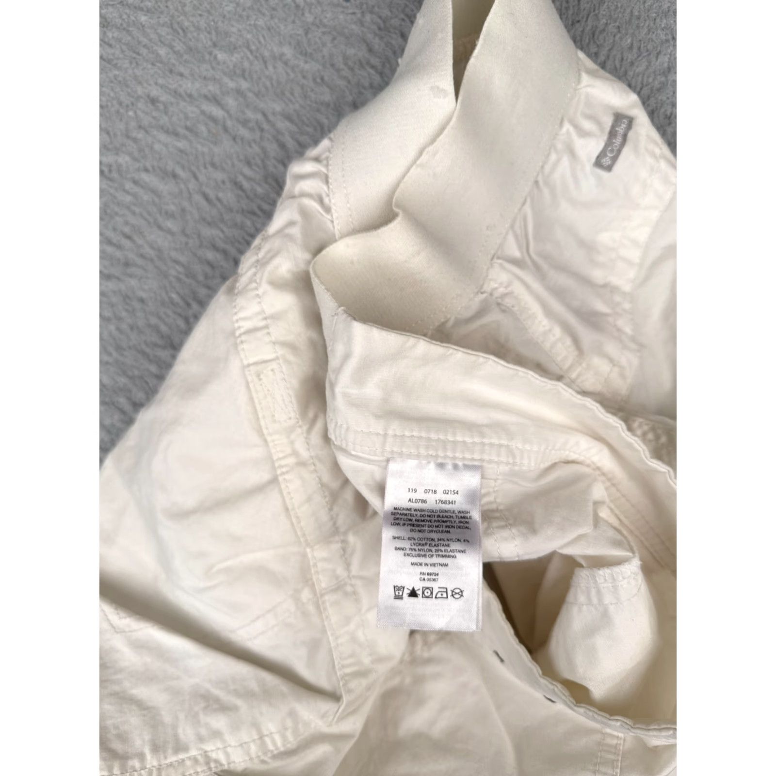 Vintage Columbia Shorts Women XL White Nylon Elastic Waist Pockets 5" Inseam Outdoor Shell 100% Nylon Womens Size 40" / US 18 - 7 Thumbnail