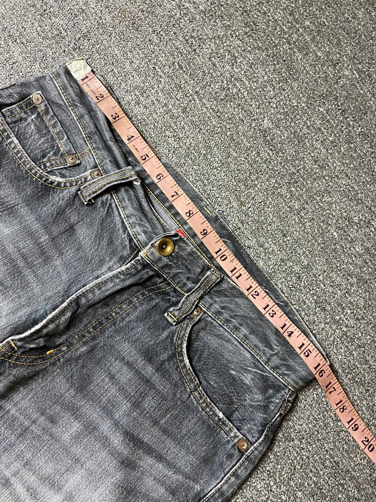 Uniqlo UNIQLO UJ Distressed Denim Jeans (142) Size US 32 / EU 48 - 7 Thumbnail