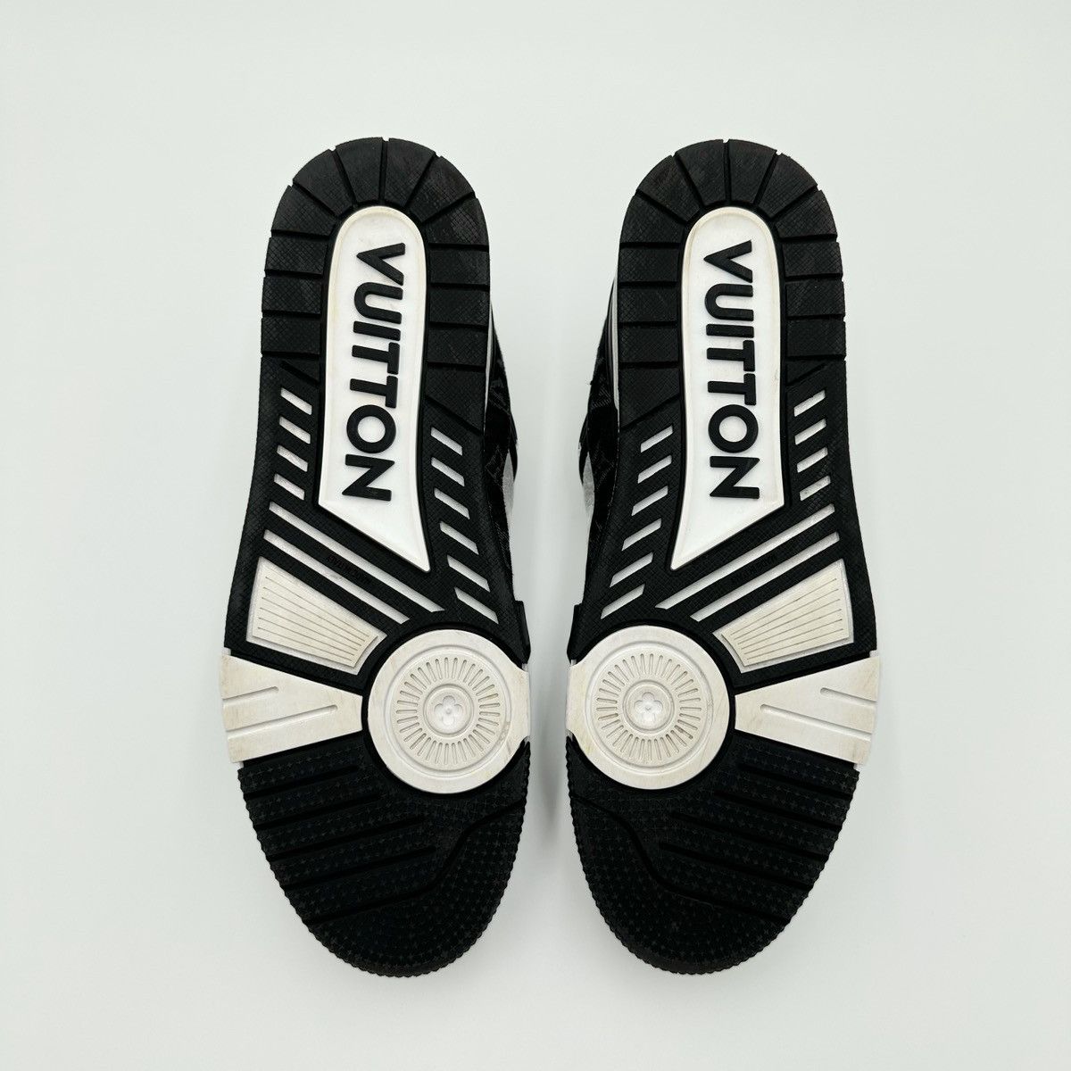 Louis Vuitton Louis Vuitton Trainer Black White Low Tops Size US 11 / EU 44 - 4 Thumbnail