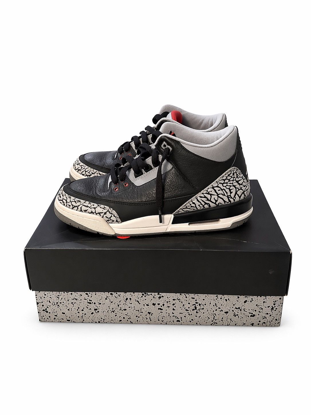 Jordan Brand Jordan 3 Retro Black Cement (2018) (GS) Size US 7 / IT 37 - 1 Thumbnail